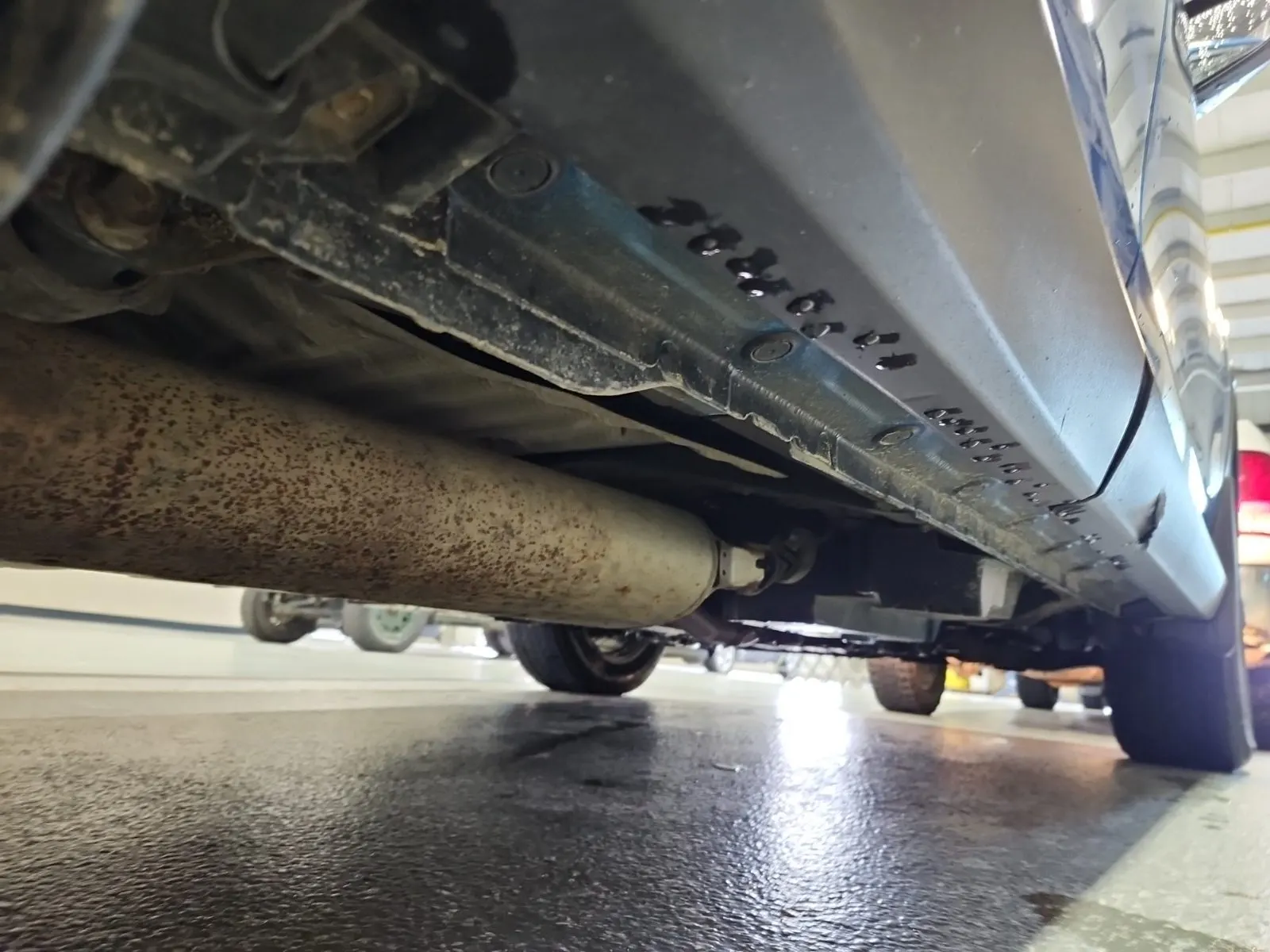 Undercarriage - Passenger Photo