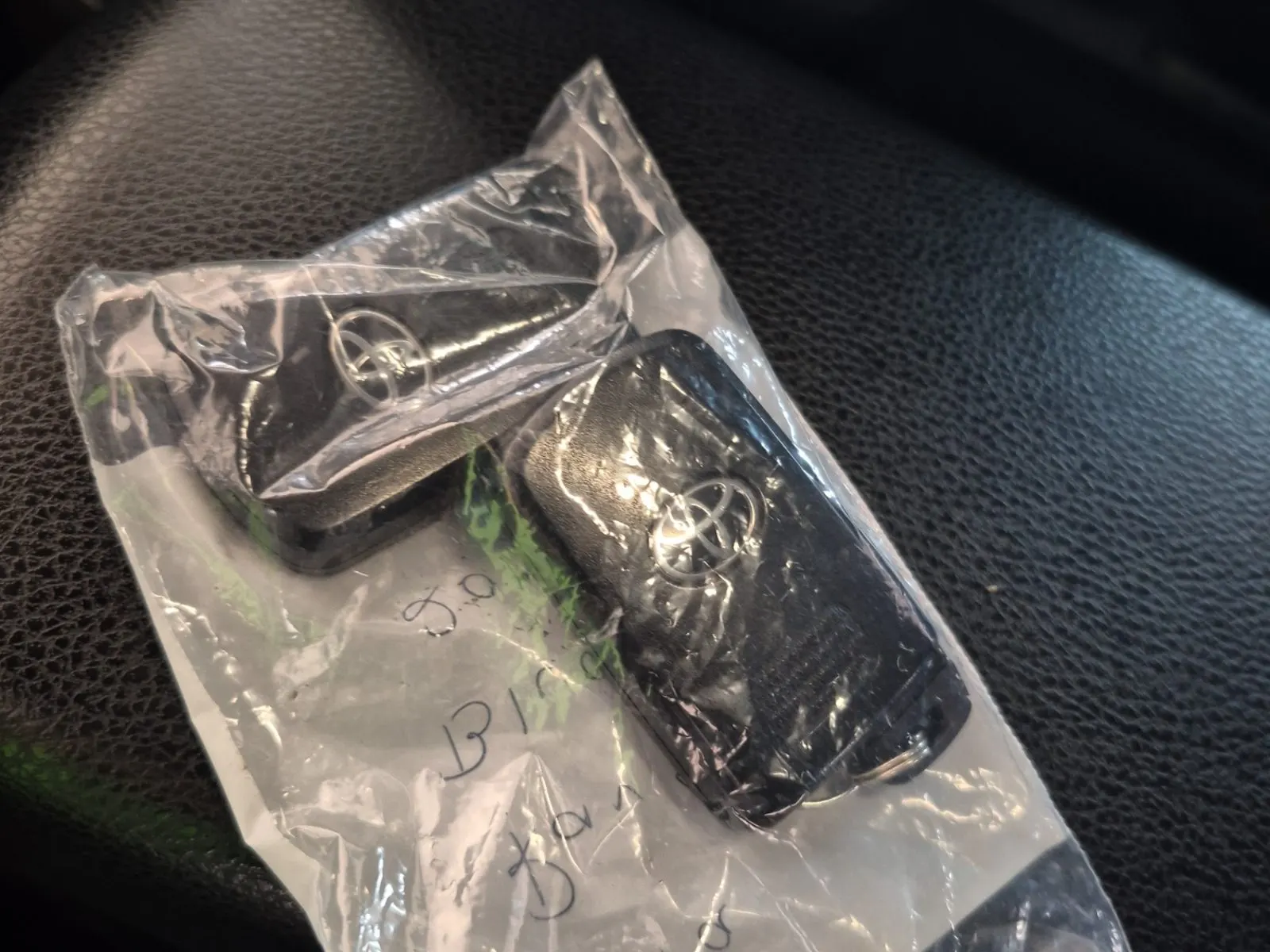Keys/Fobs/Manual Photo