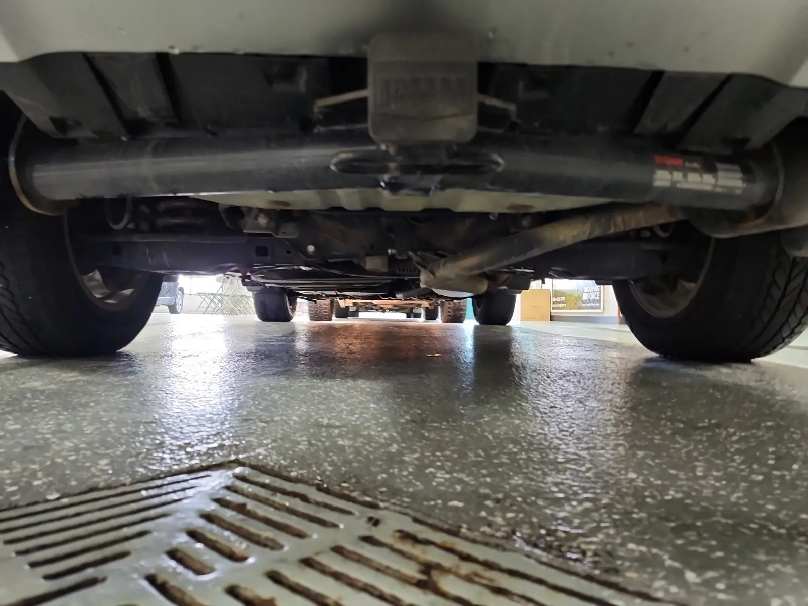 Undercarriage - Rear Photo