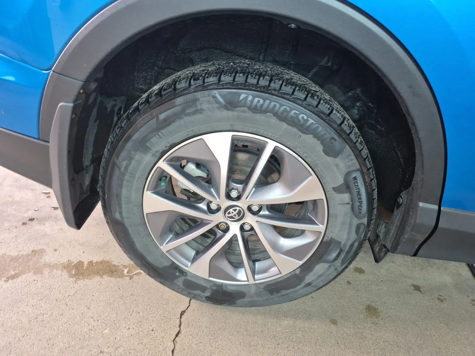 Right Rear Wheel/Tire Photo