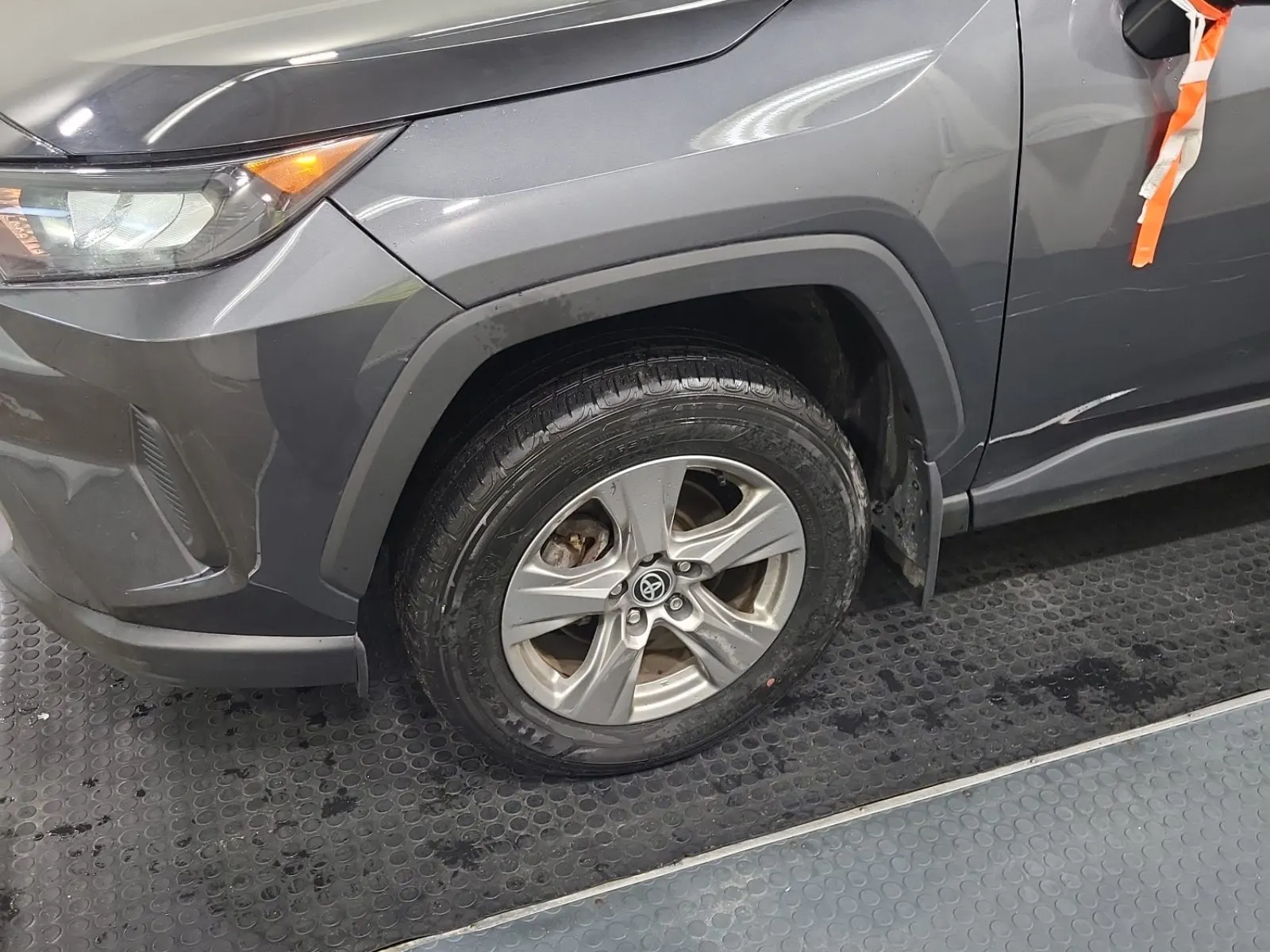 Front driver wheel/tire photo