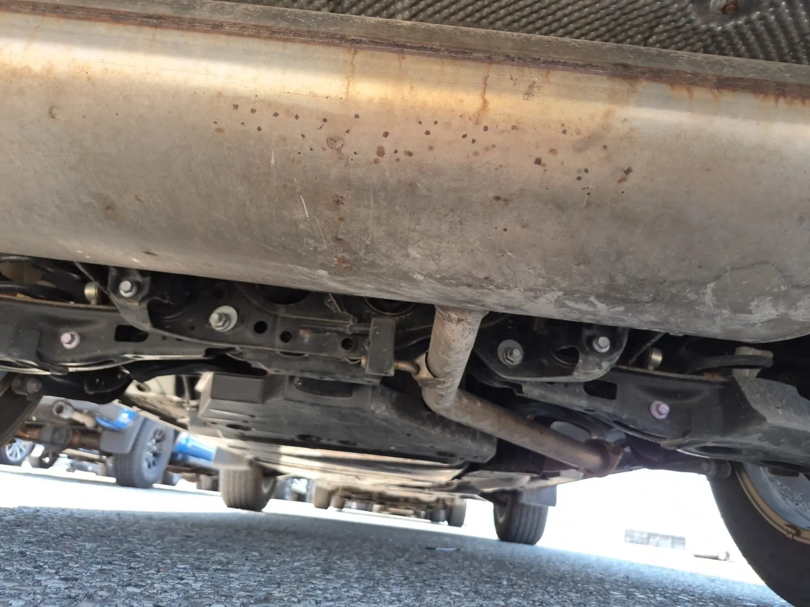 Undercarriage - Rear Photo