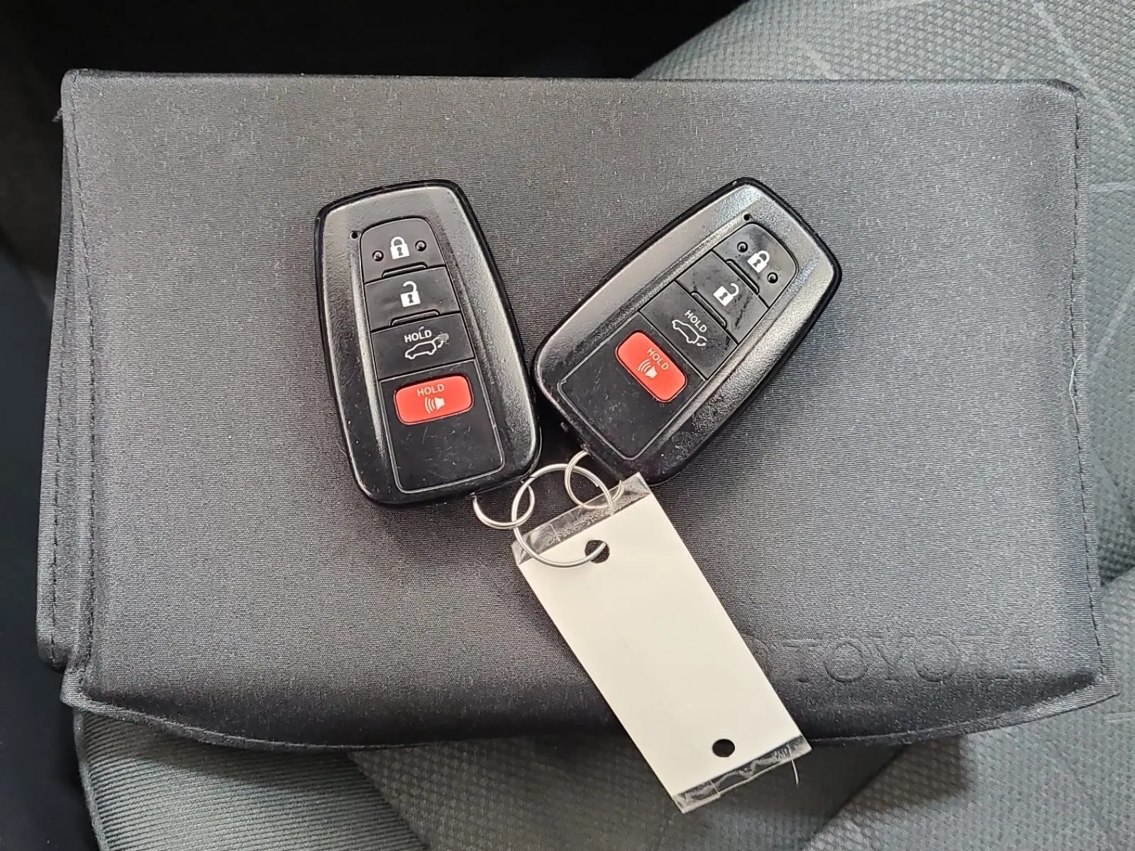 Keys/Fobs/Manual Photo
