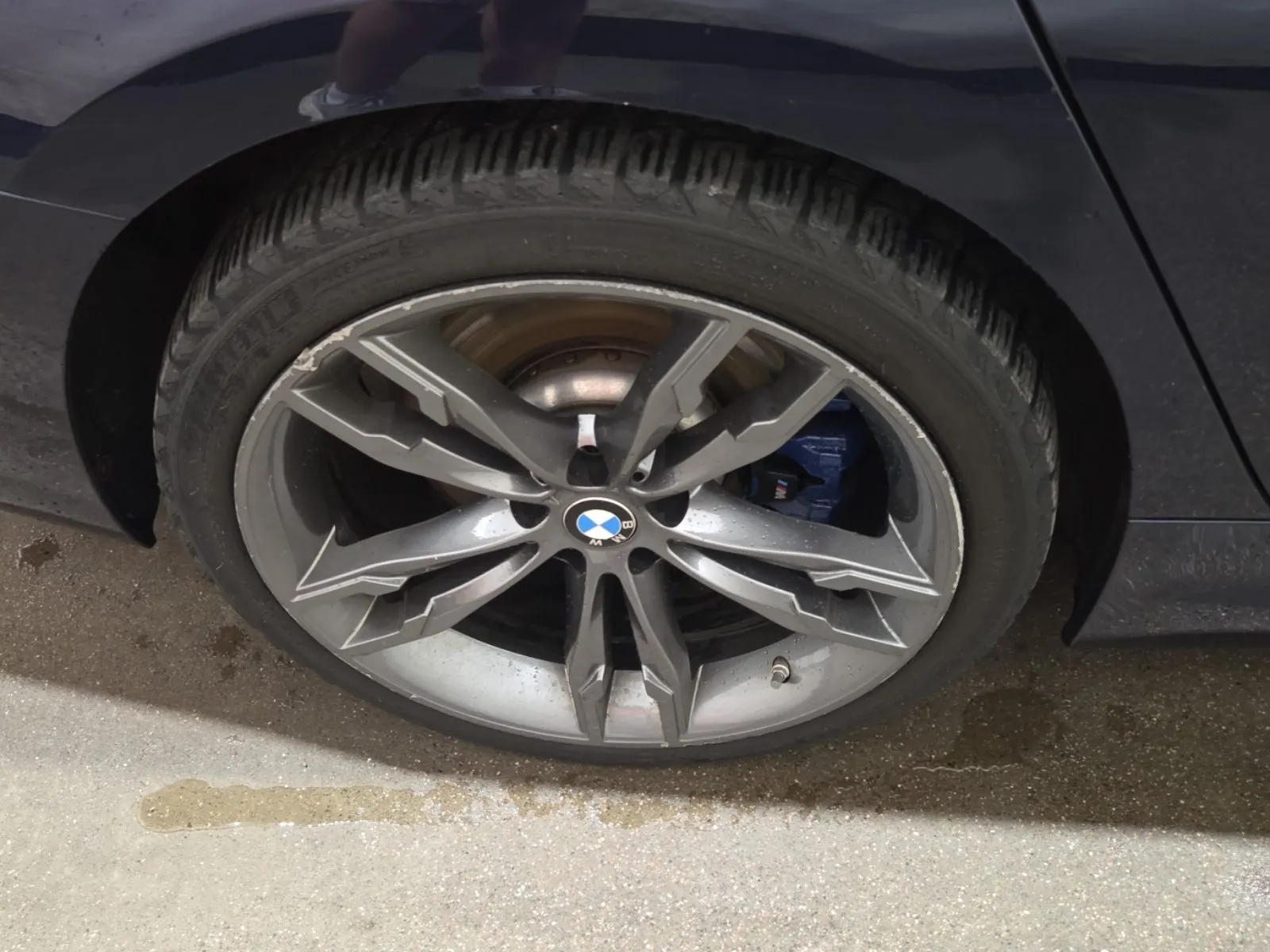 Right Rear Wheel/Tire Photo