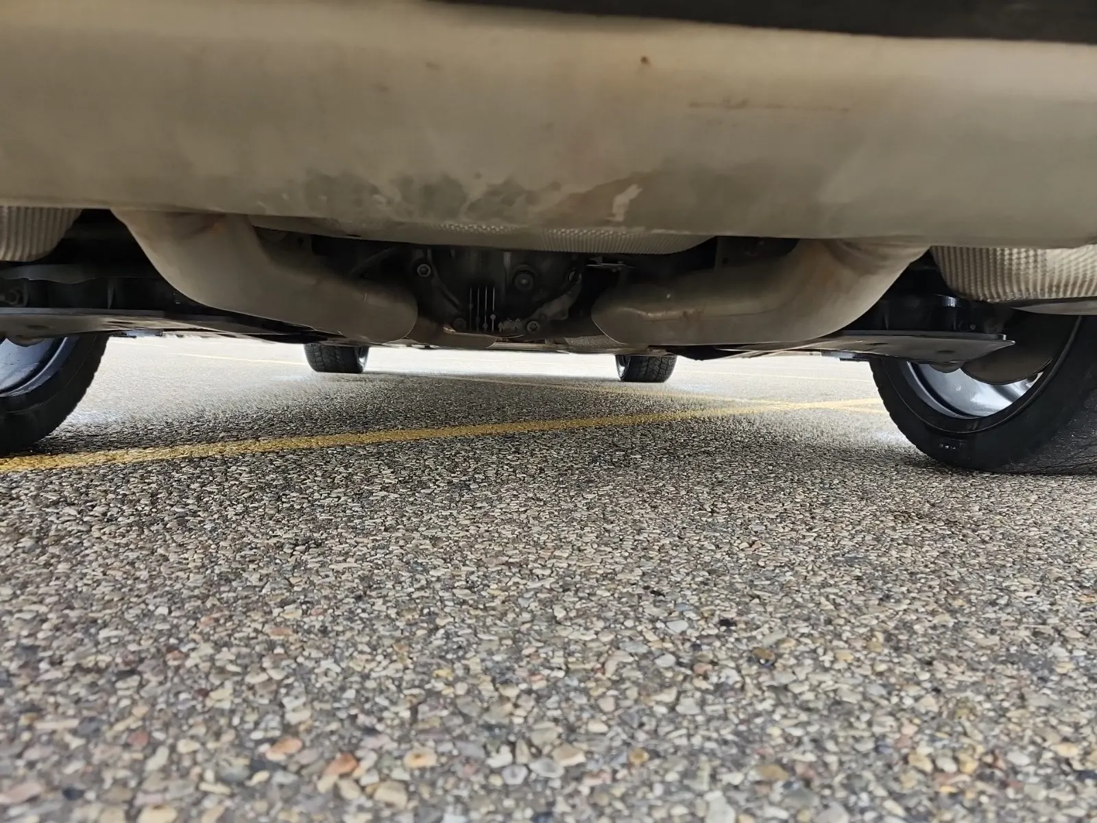 Undercarriage - Rear Photo