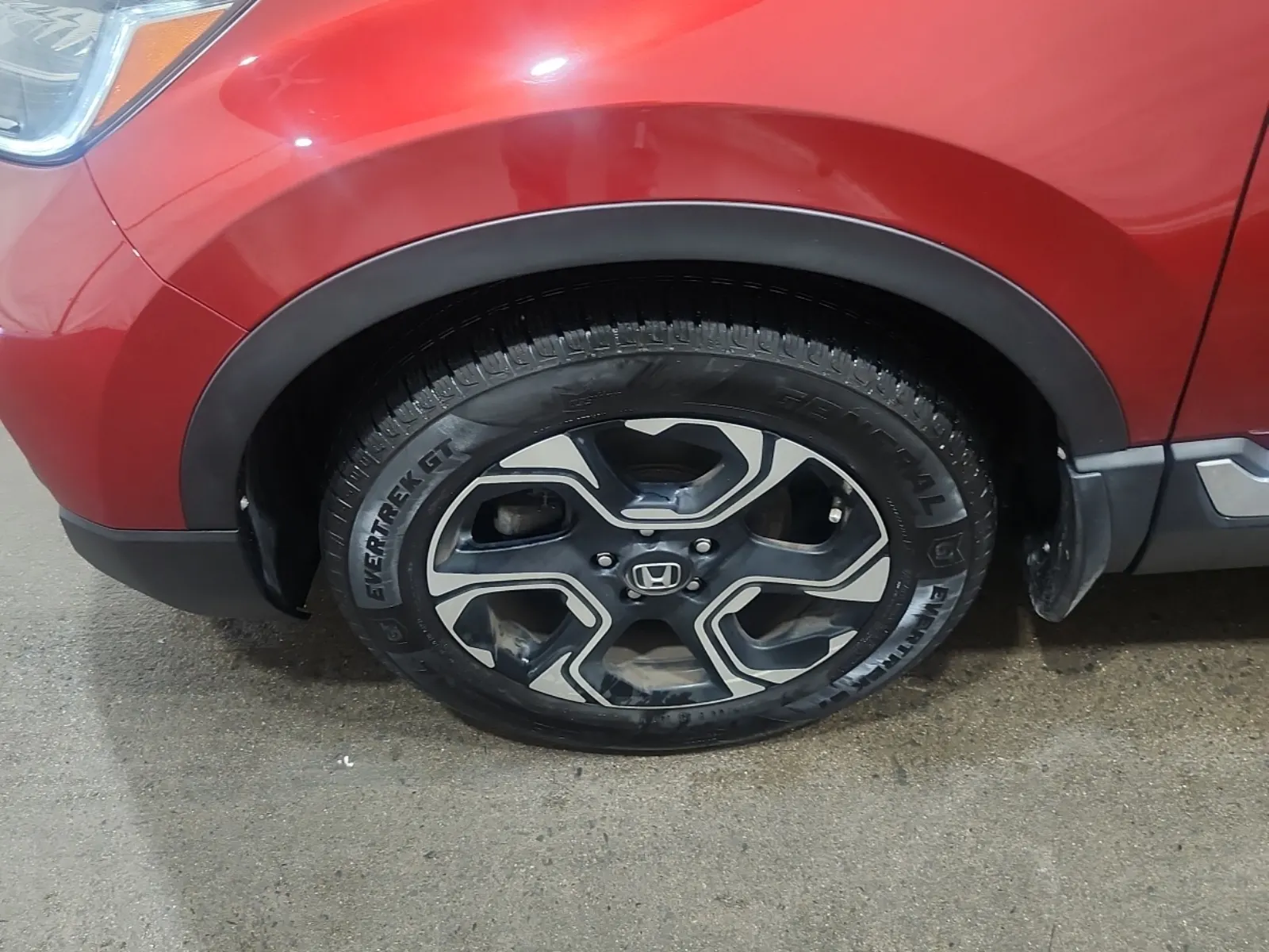 Front driver wheel/tire photo