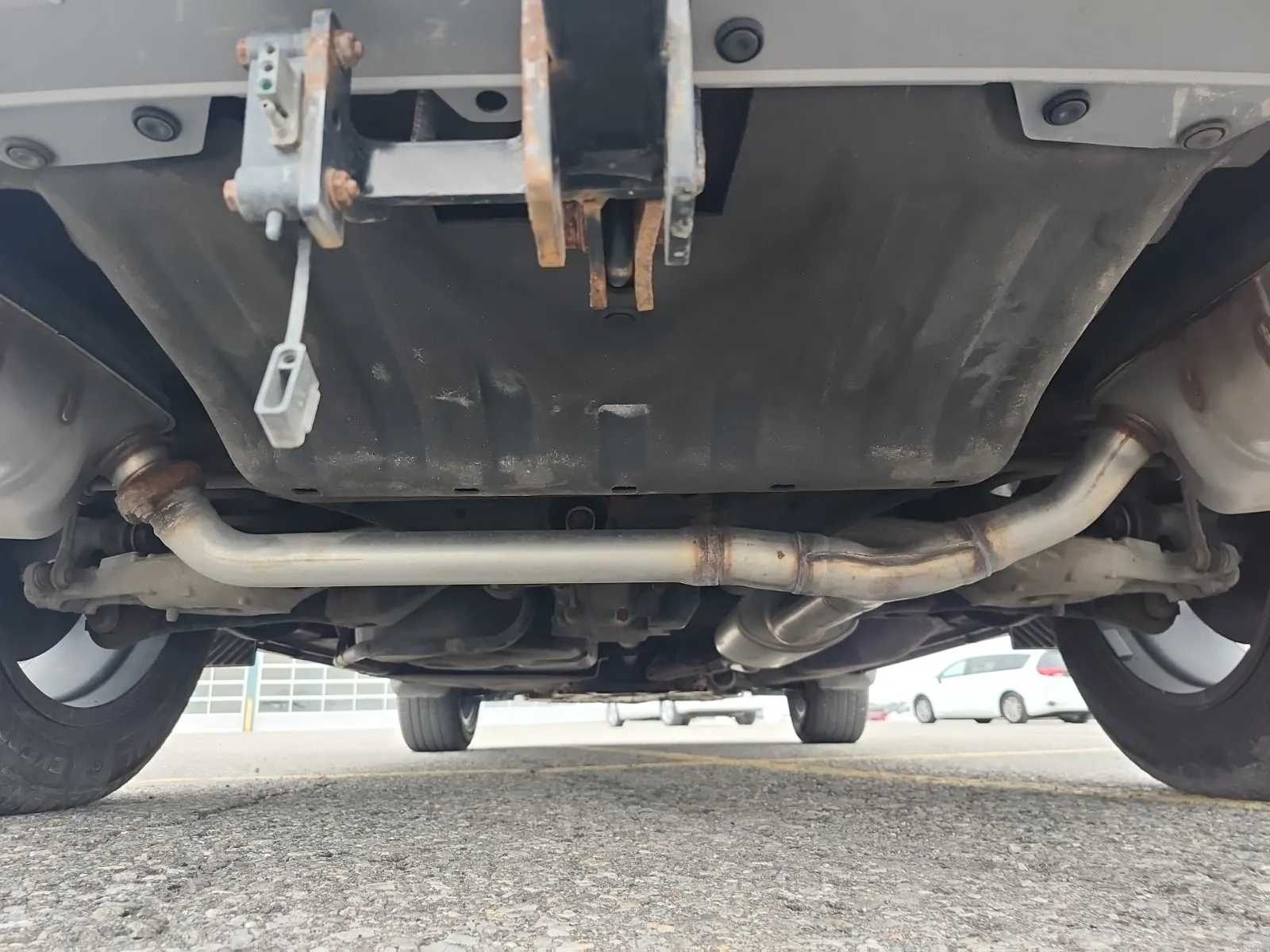 Undercarriage - Rear Photo