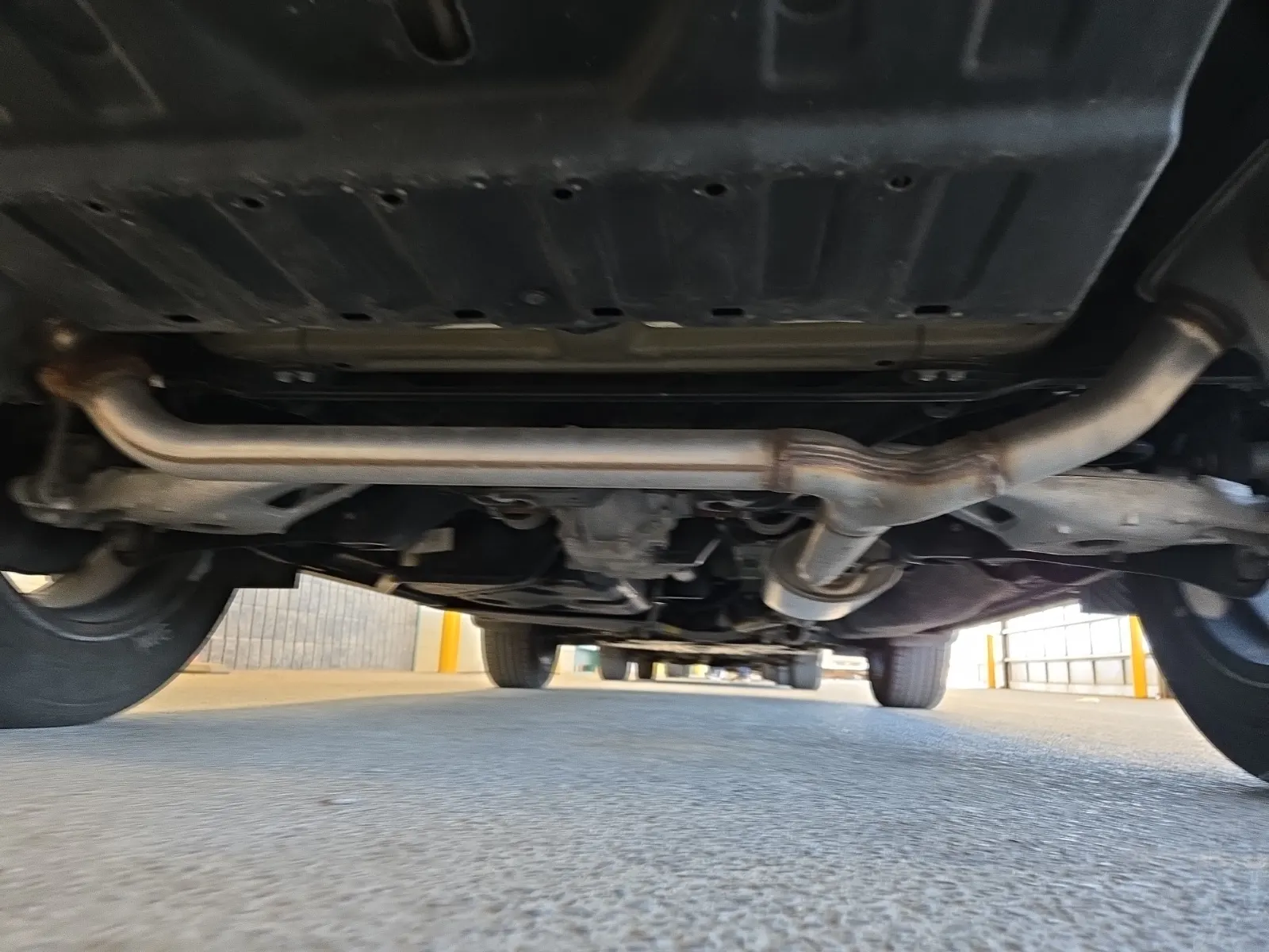 Undercarriage - Rear Photo
