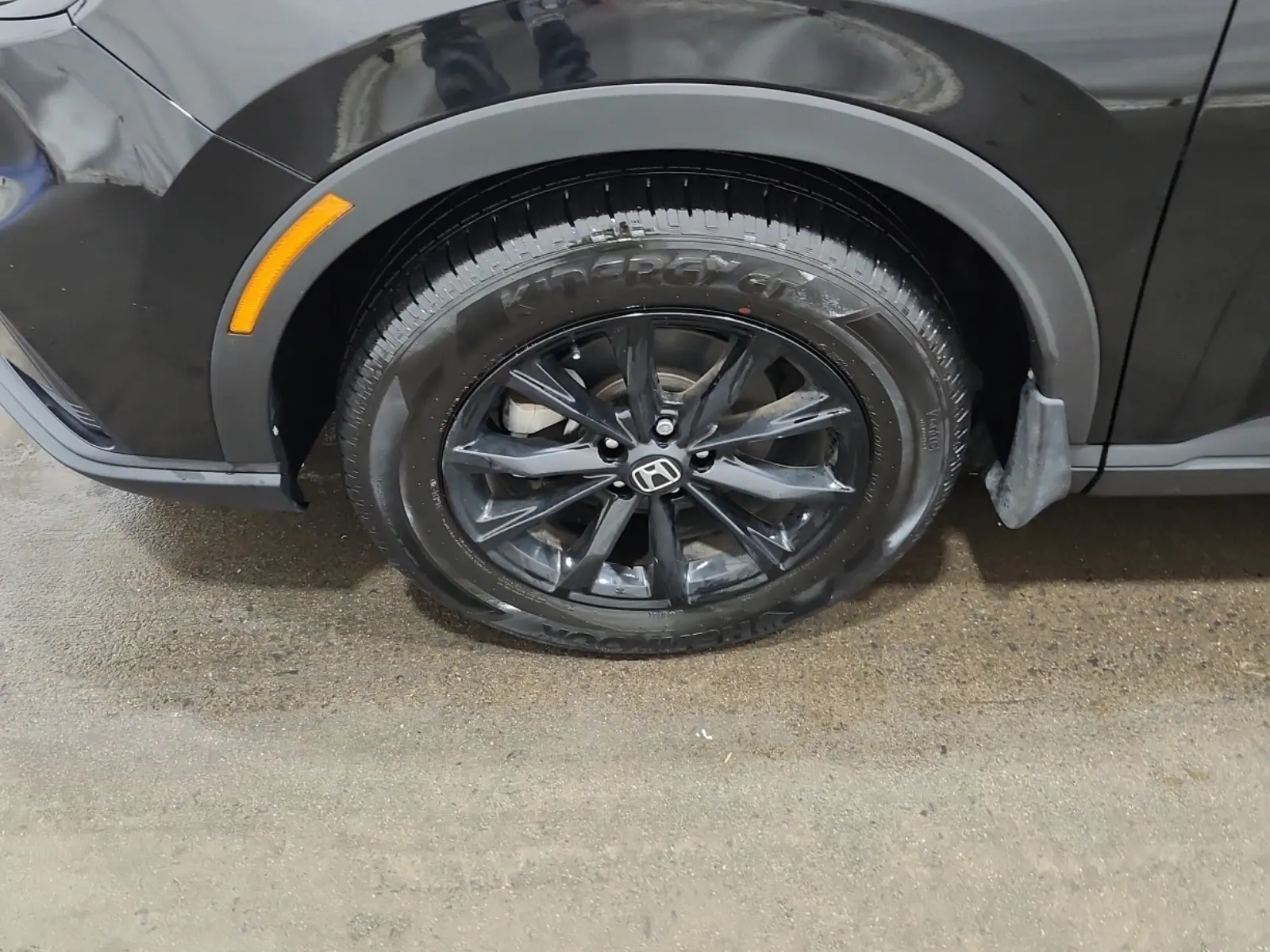 Front driver wheel/tire photo