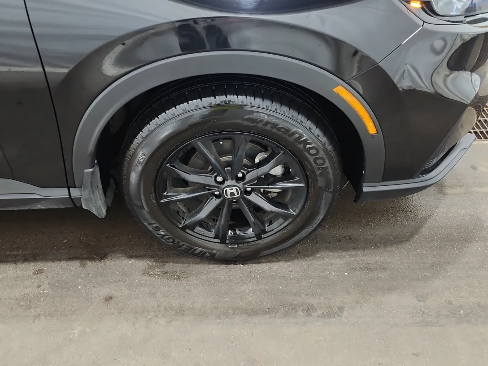 Right Front Wheel/Tire Photo