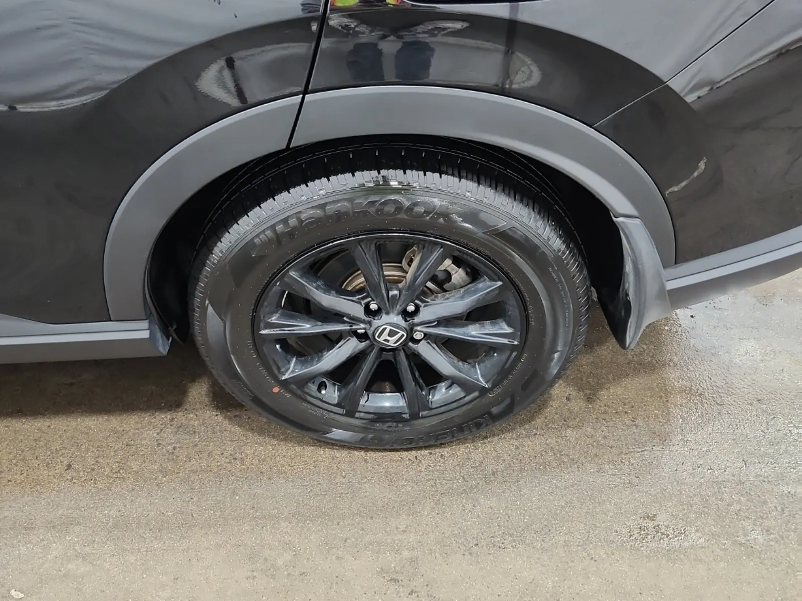 Left Rear Wheel/Tire Photo
