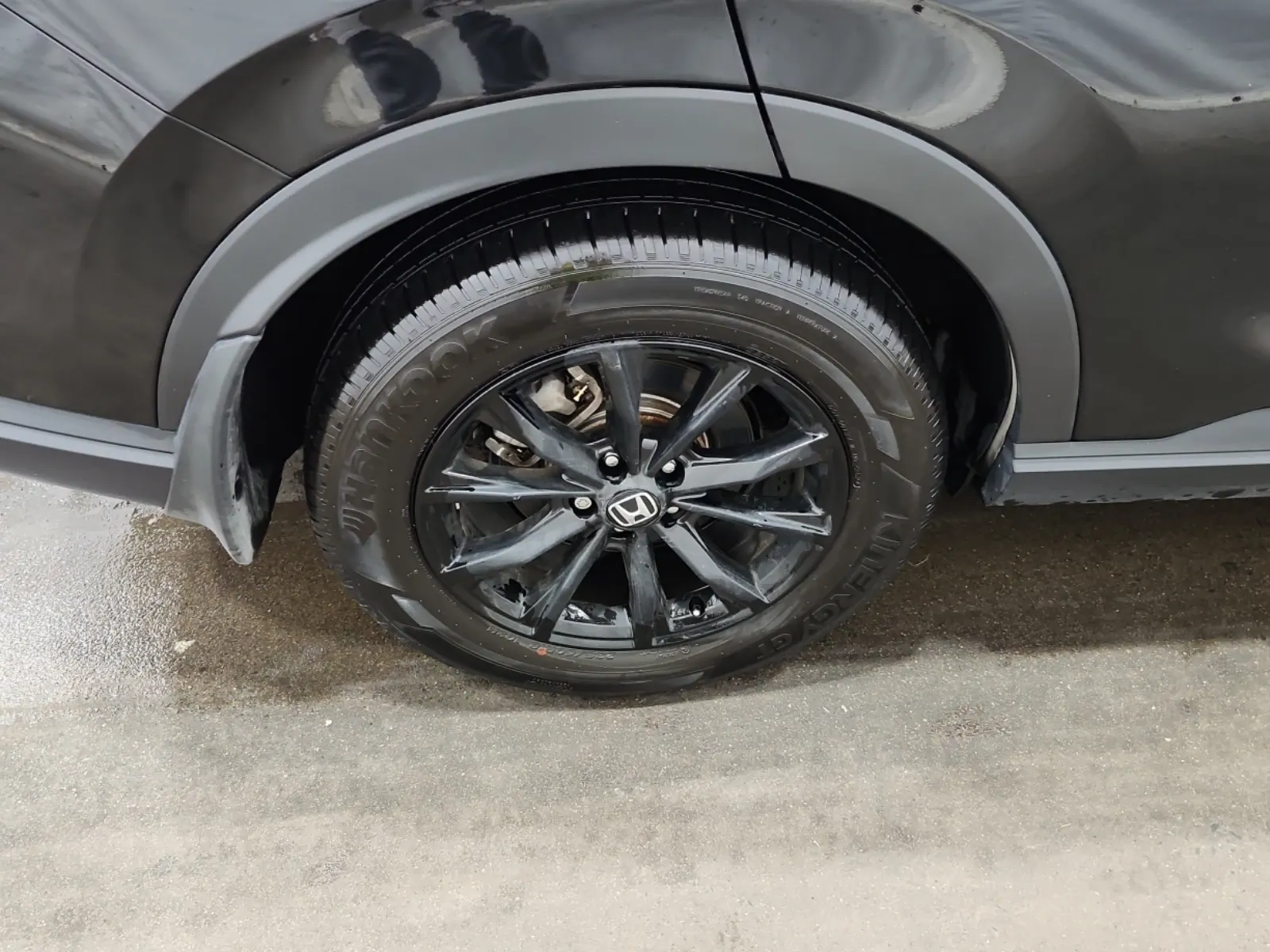 Right Rear Wheel/Tire Photo