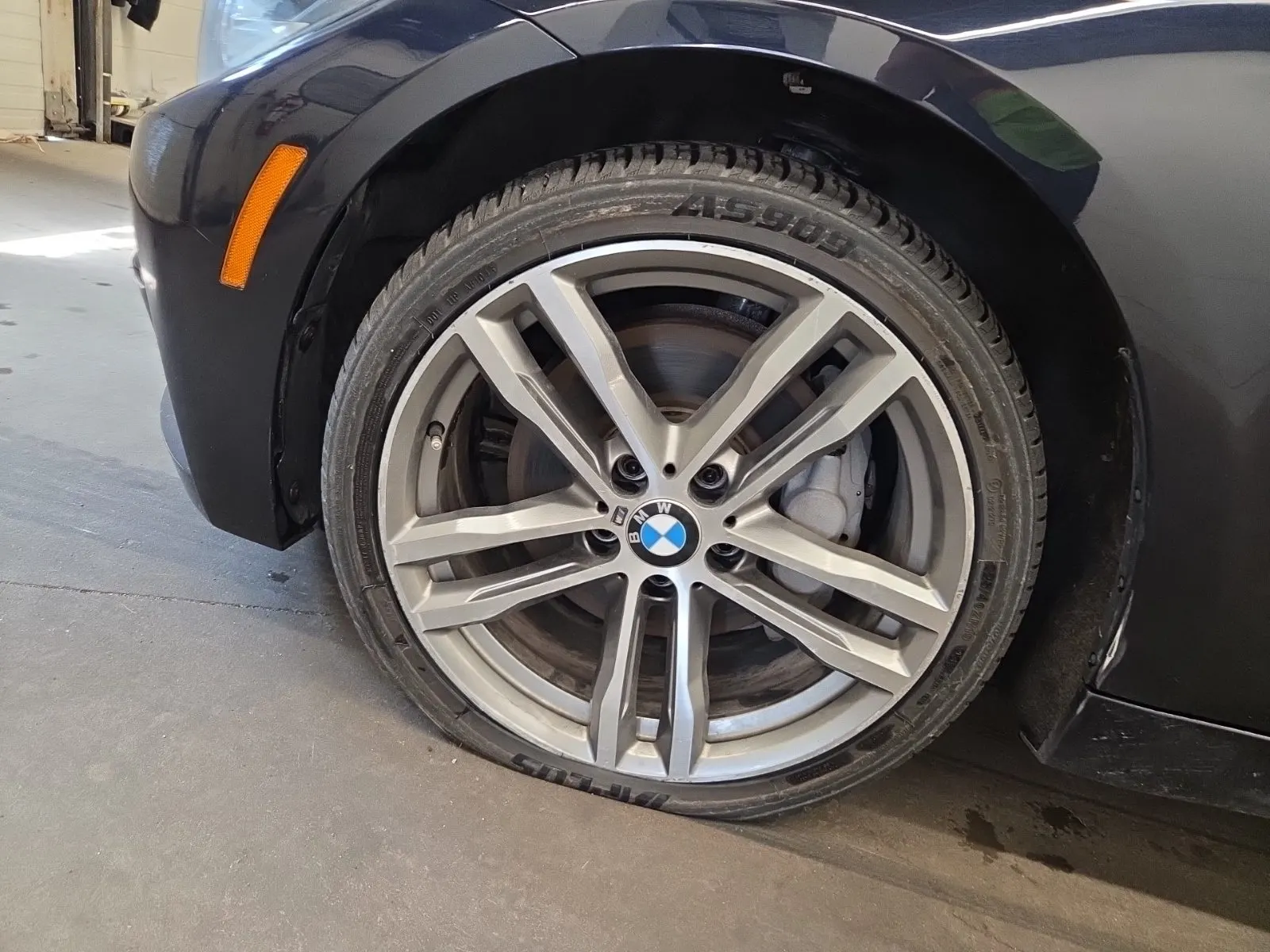 Front driver wheel/tire photo