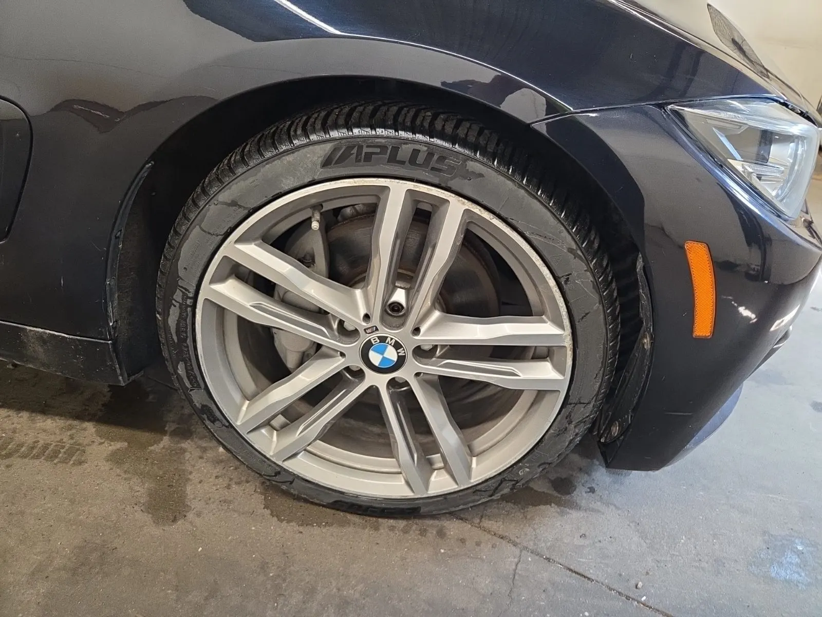 Right Front Wheel/Tire Photo