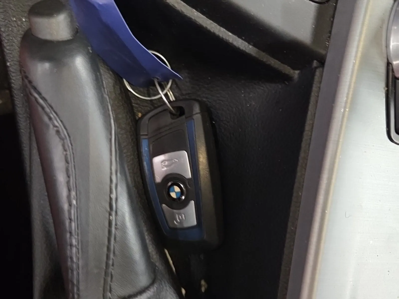 Keys/Fobs/Manual Photo