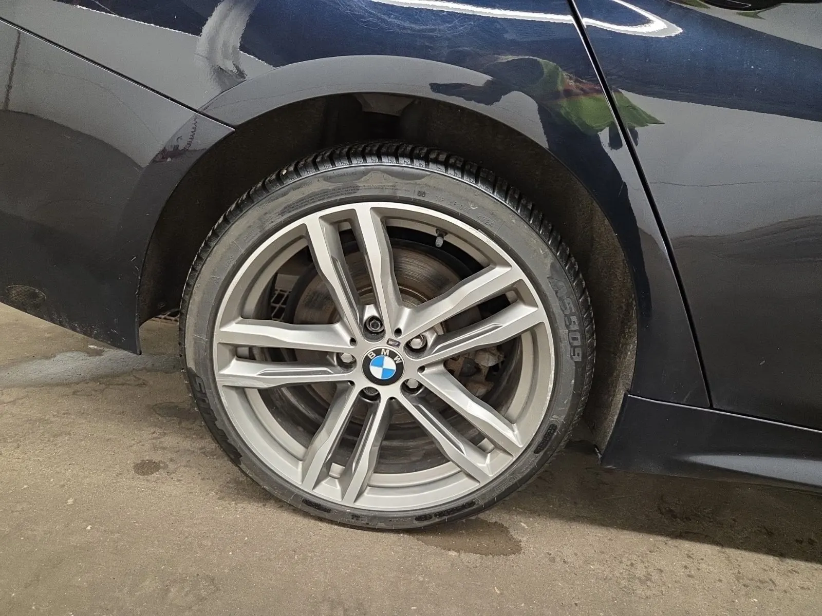 Right Rear Wheel/Tire Photo