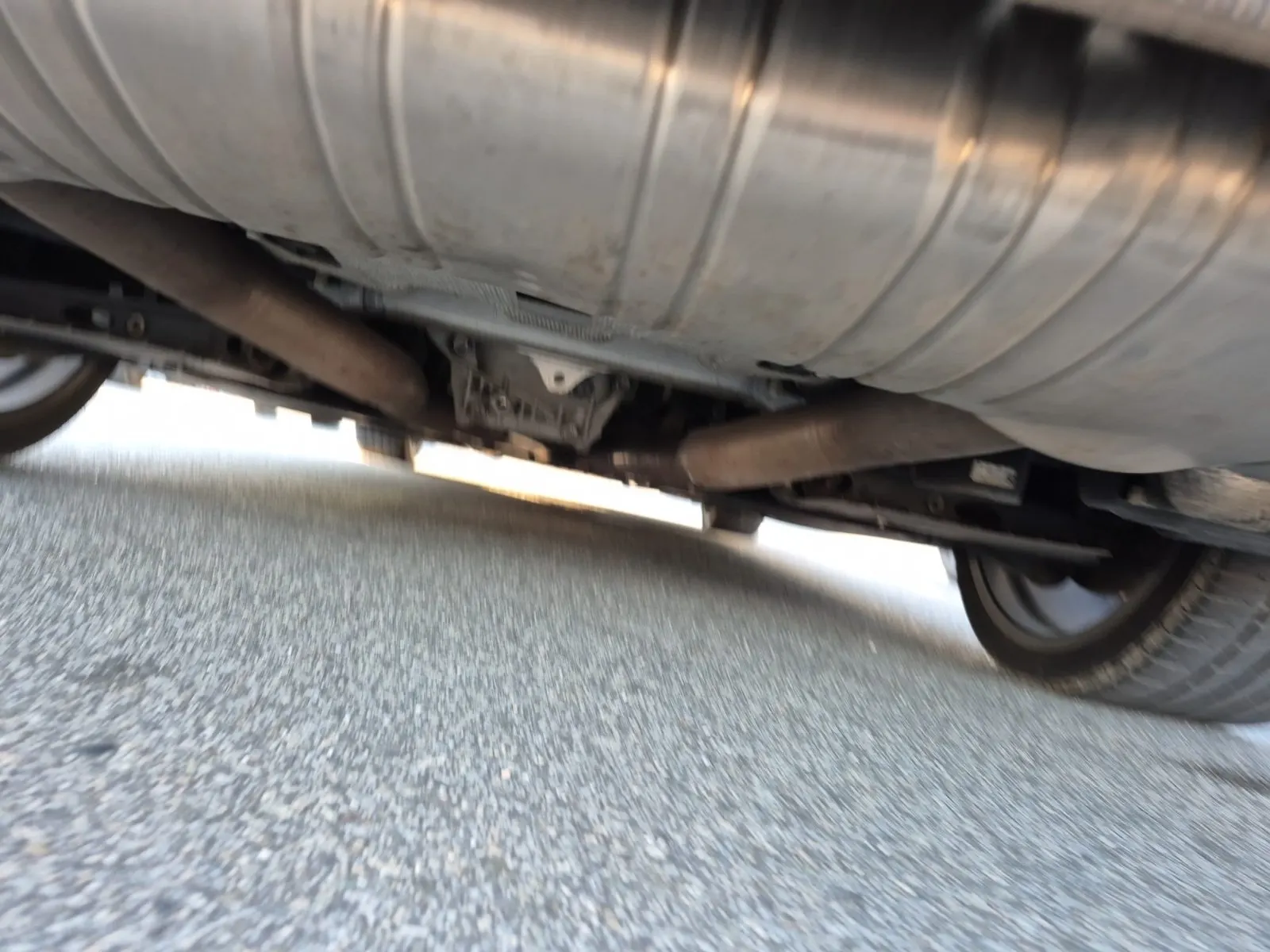 Undercarriage - Rear Photo