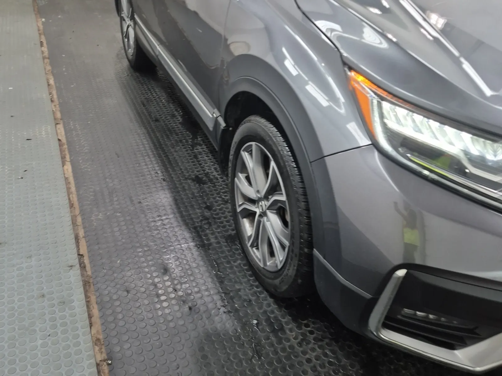 Right Front Wheel/Tire Photo