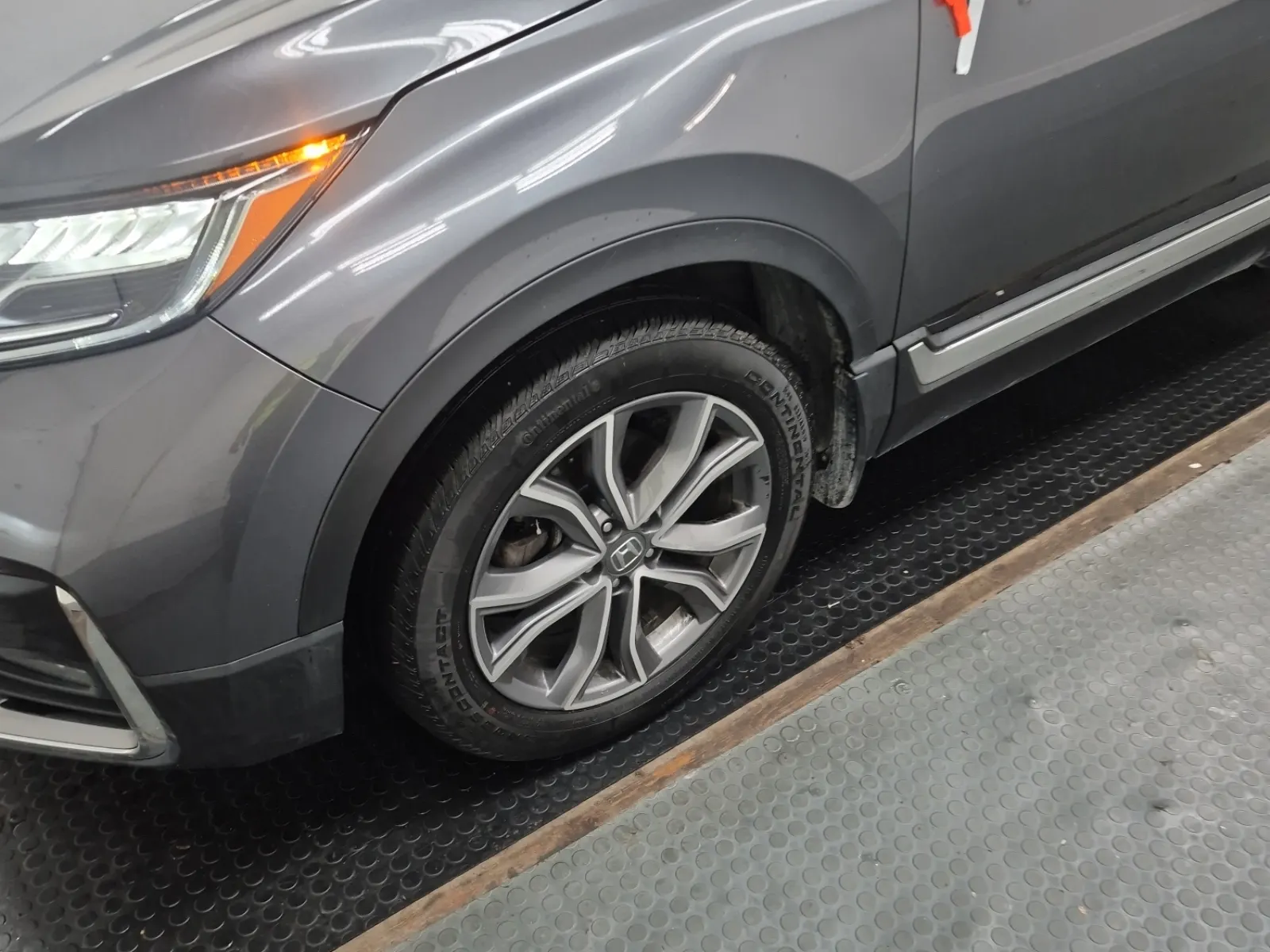 Front driver wheel/tire photo