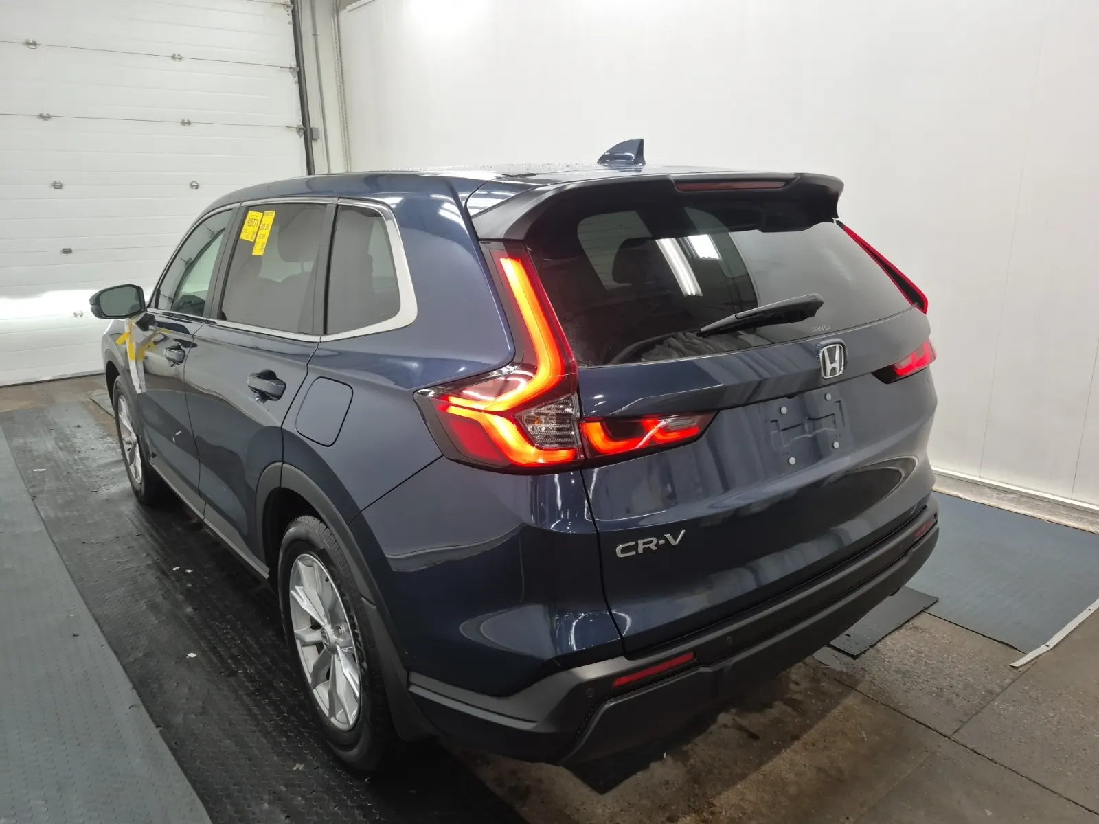 Driver Rear 3/4 Photo