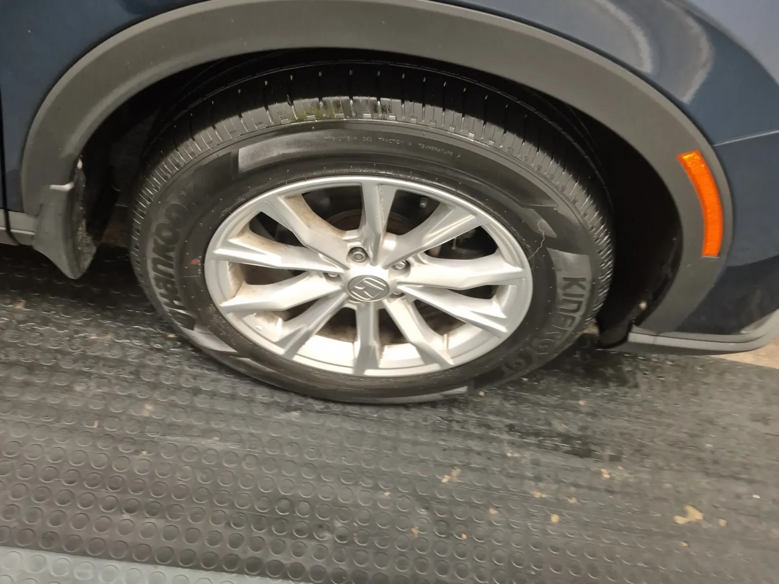 Right Front Wheel/Tire Photo