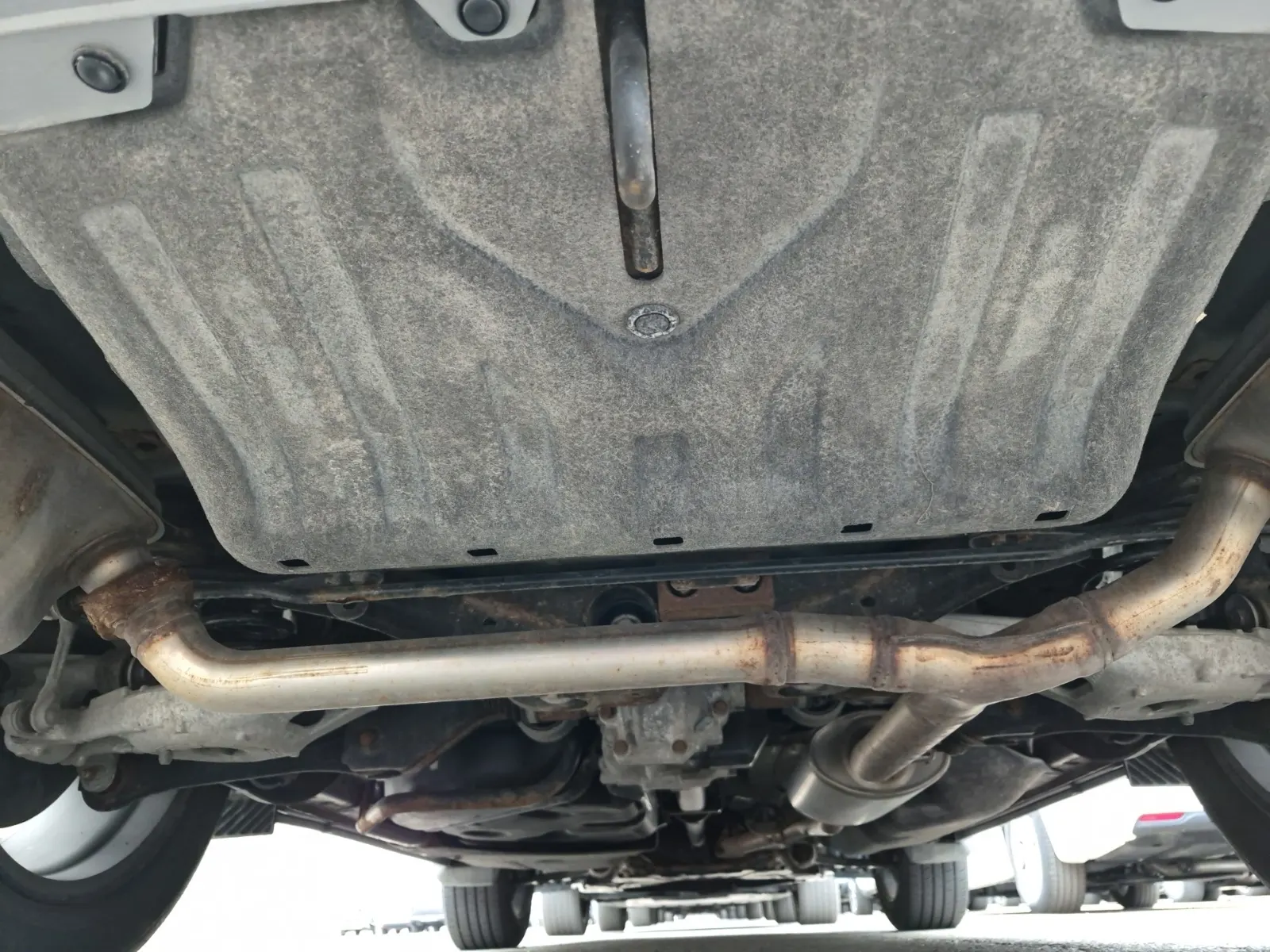 Undercarriage - Rear Photo