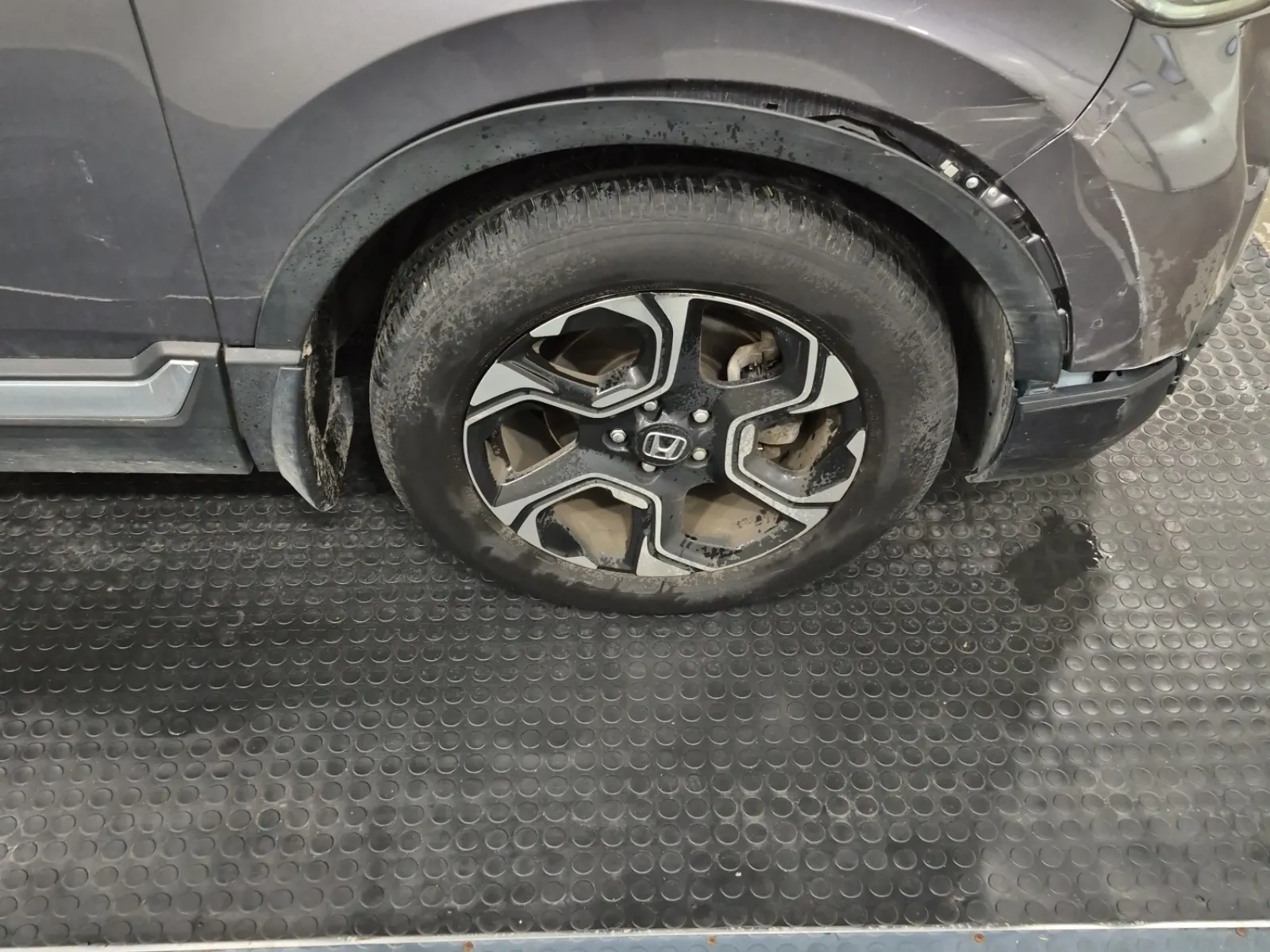 Right Front Wheel/Tire Photo