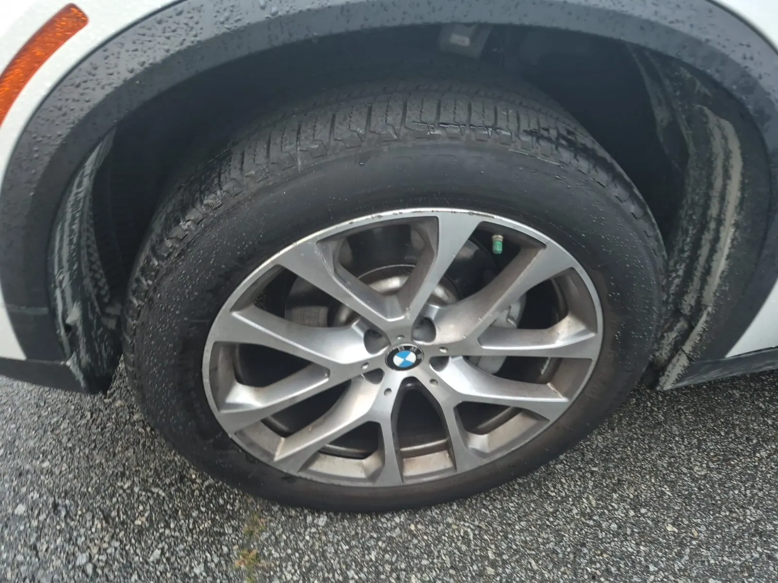 Front driver wheel/tire photo