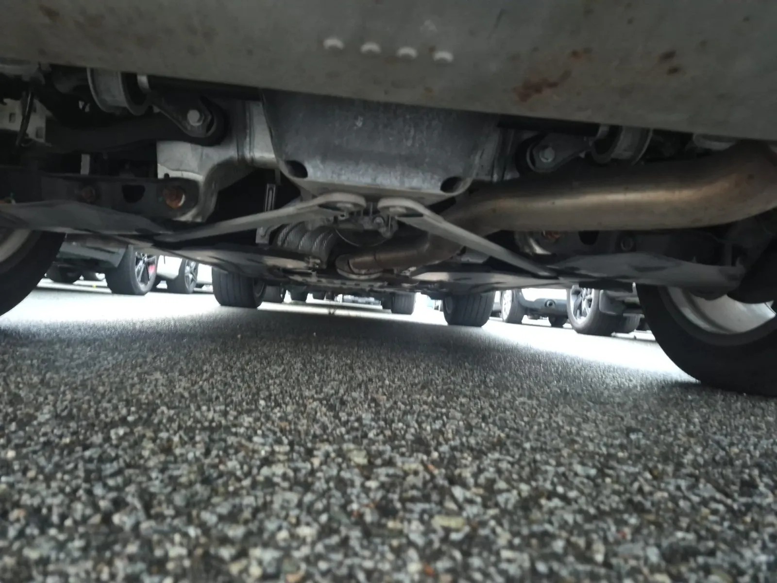 Undercarriage - Rear Photo