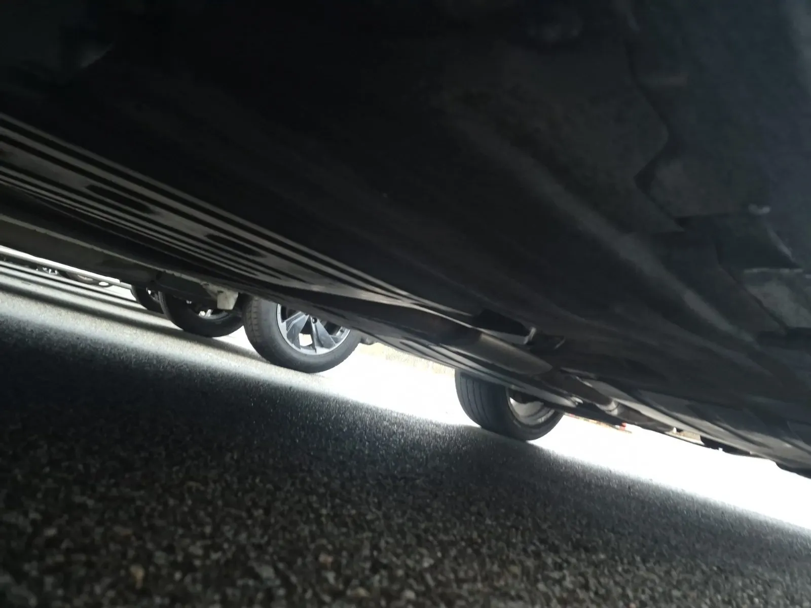 Undercarriage - Driver Photo