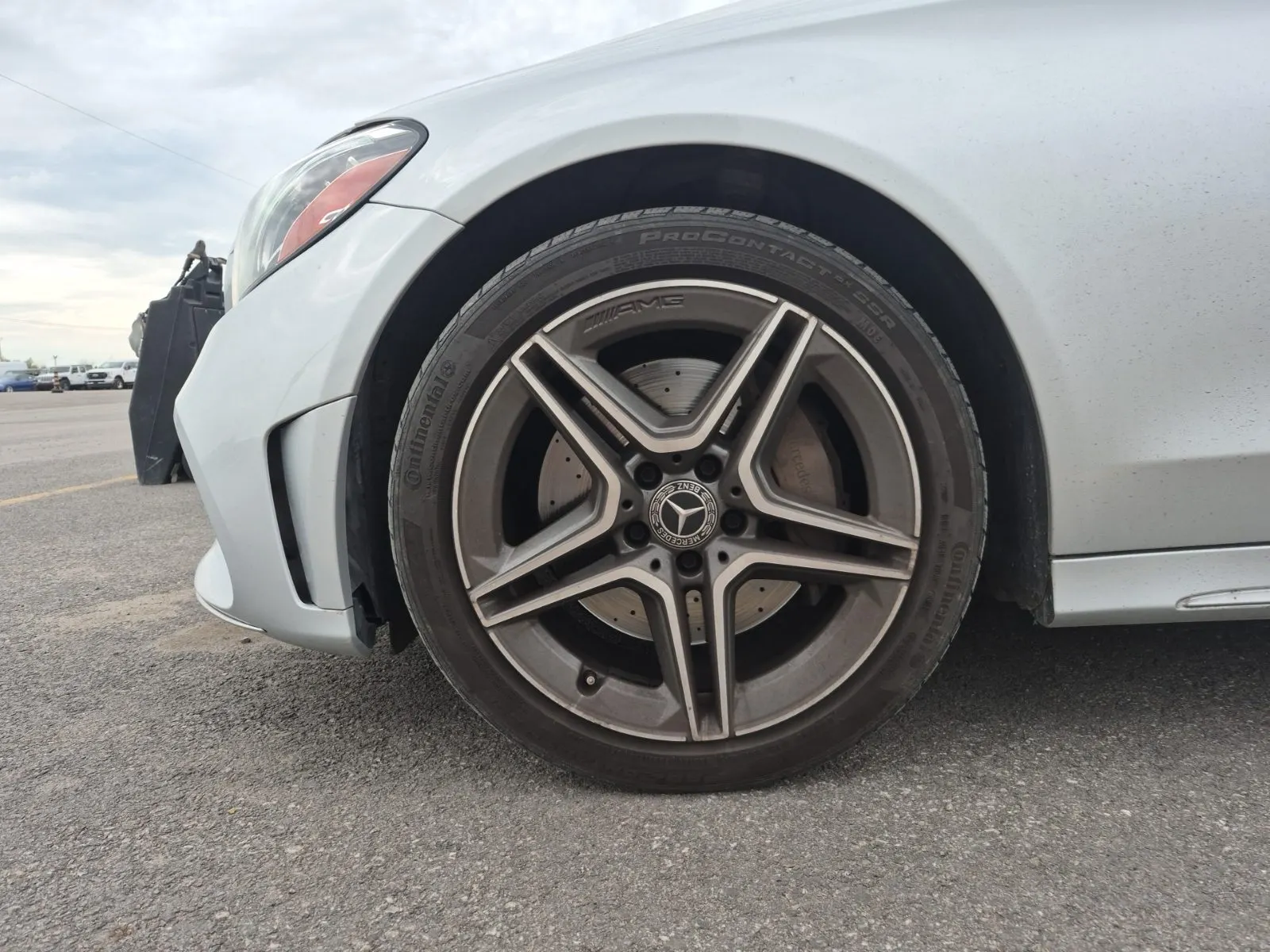 Front driver wheel/tire photo