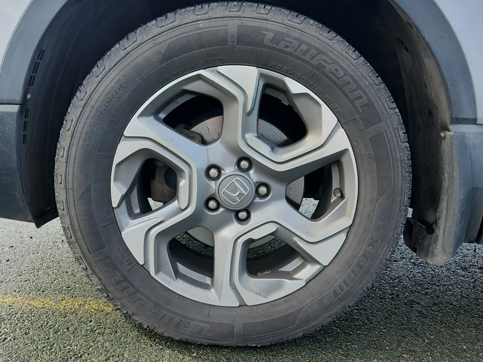 Front driver wheel/tire photo