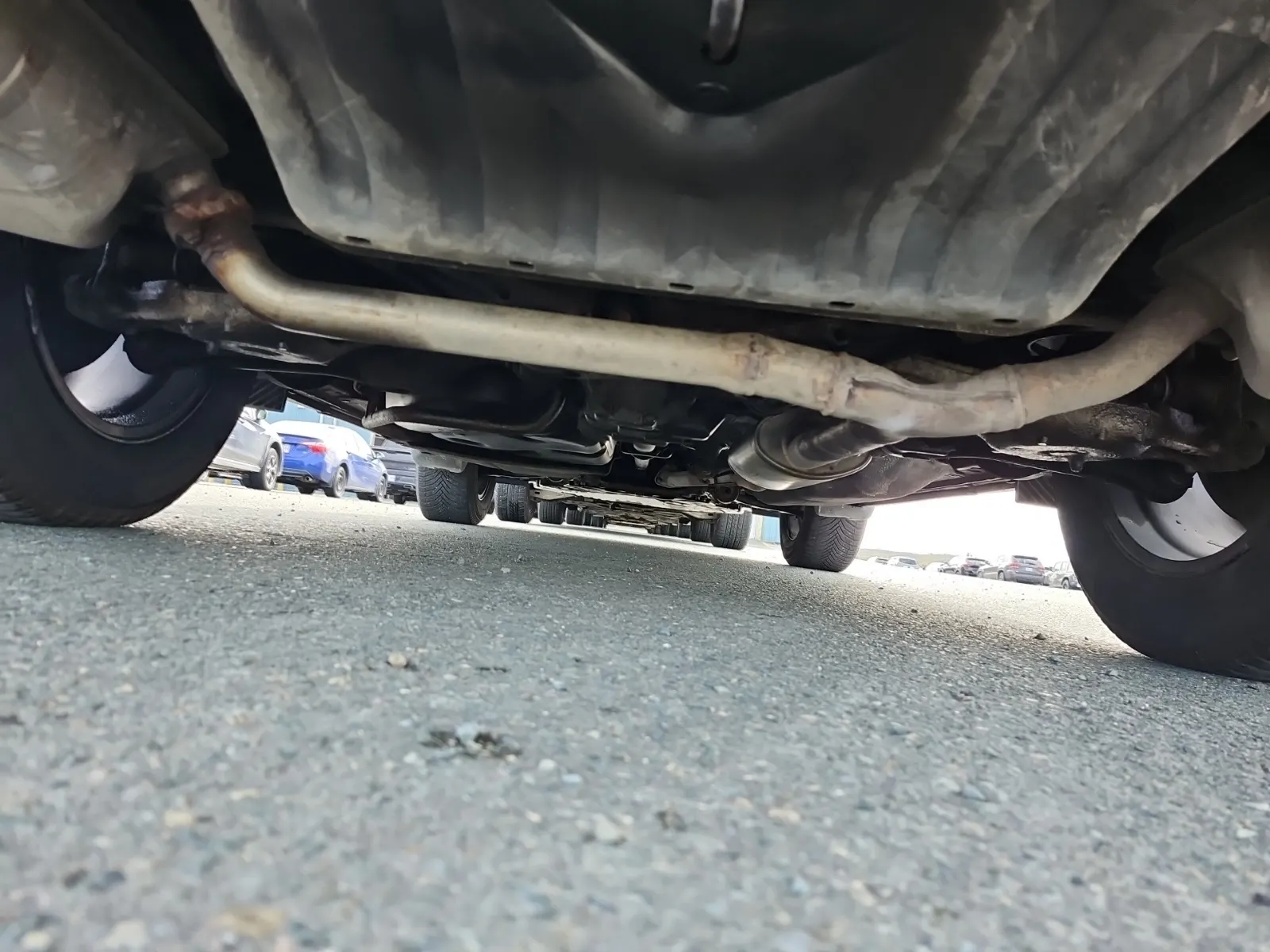 Undercarriage - Rear Photo