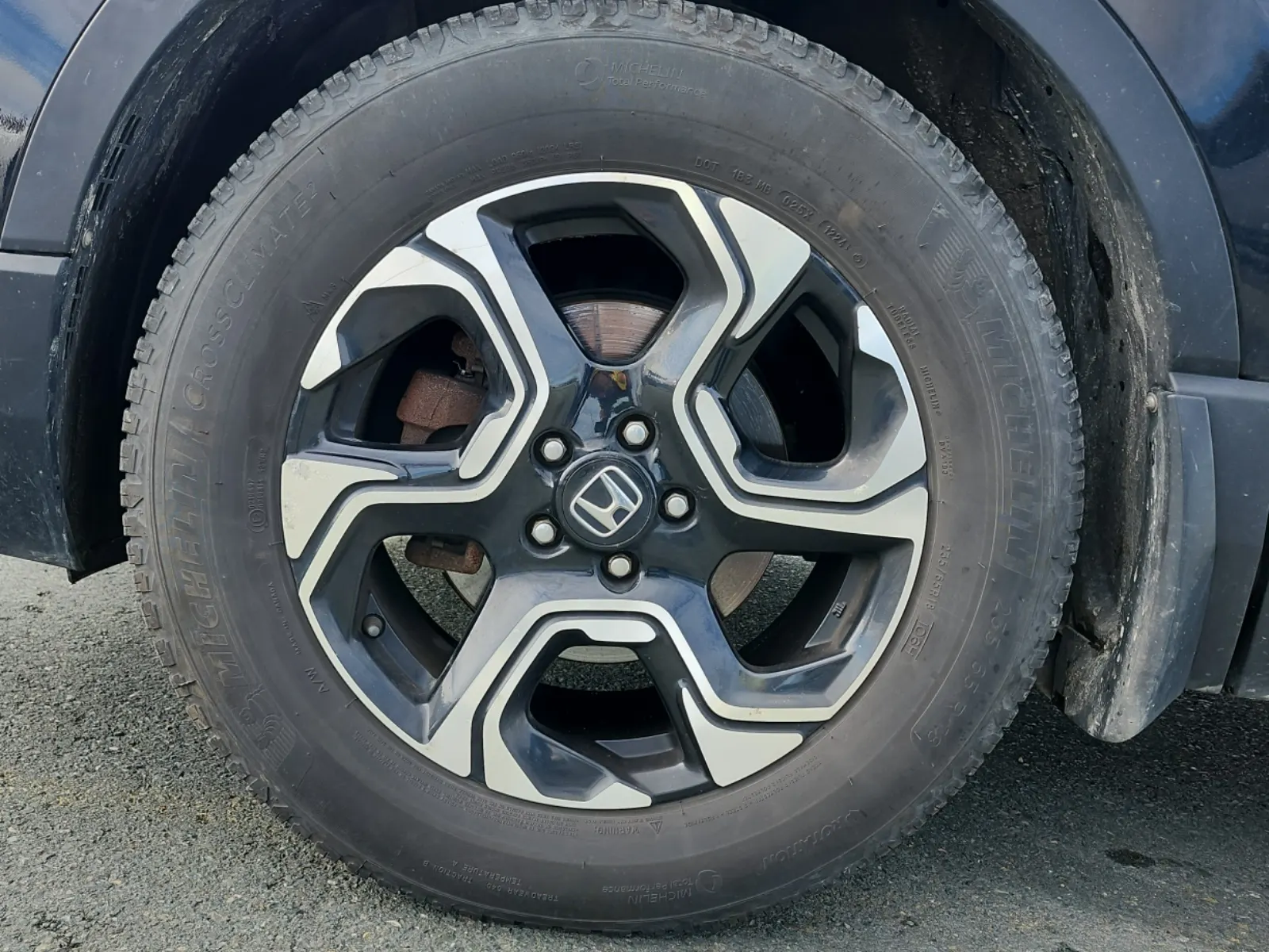 Front driver wheel/tire photo