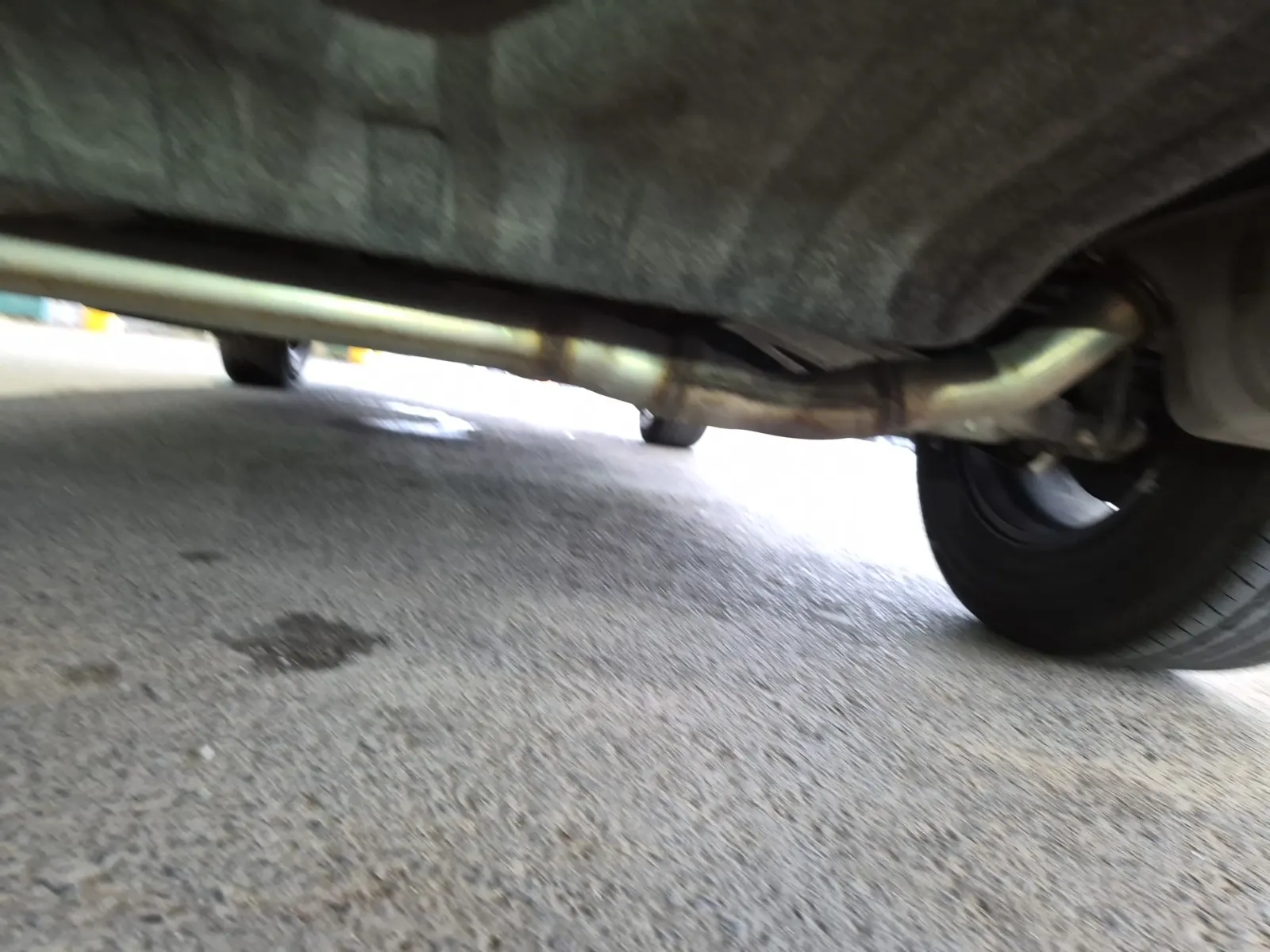 Undercarriage - Rear Photo