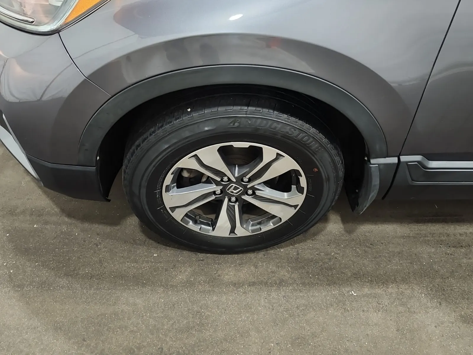 Front driver wheel/tire photo