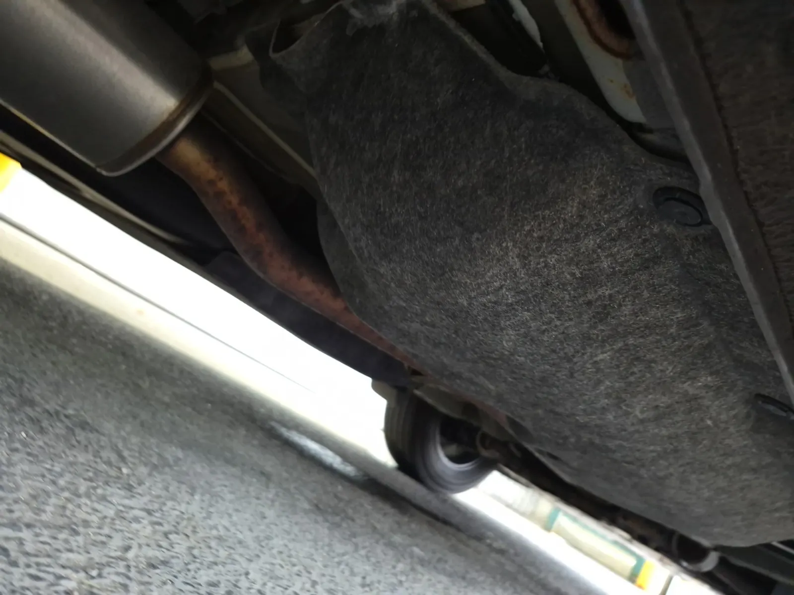 Undercarriage - Passenger Photo