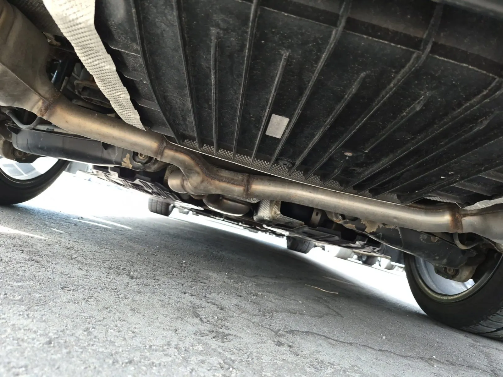 Undercarriage - Rear Photo