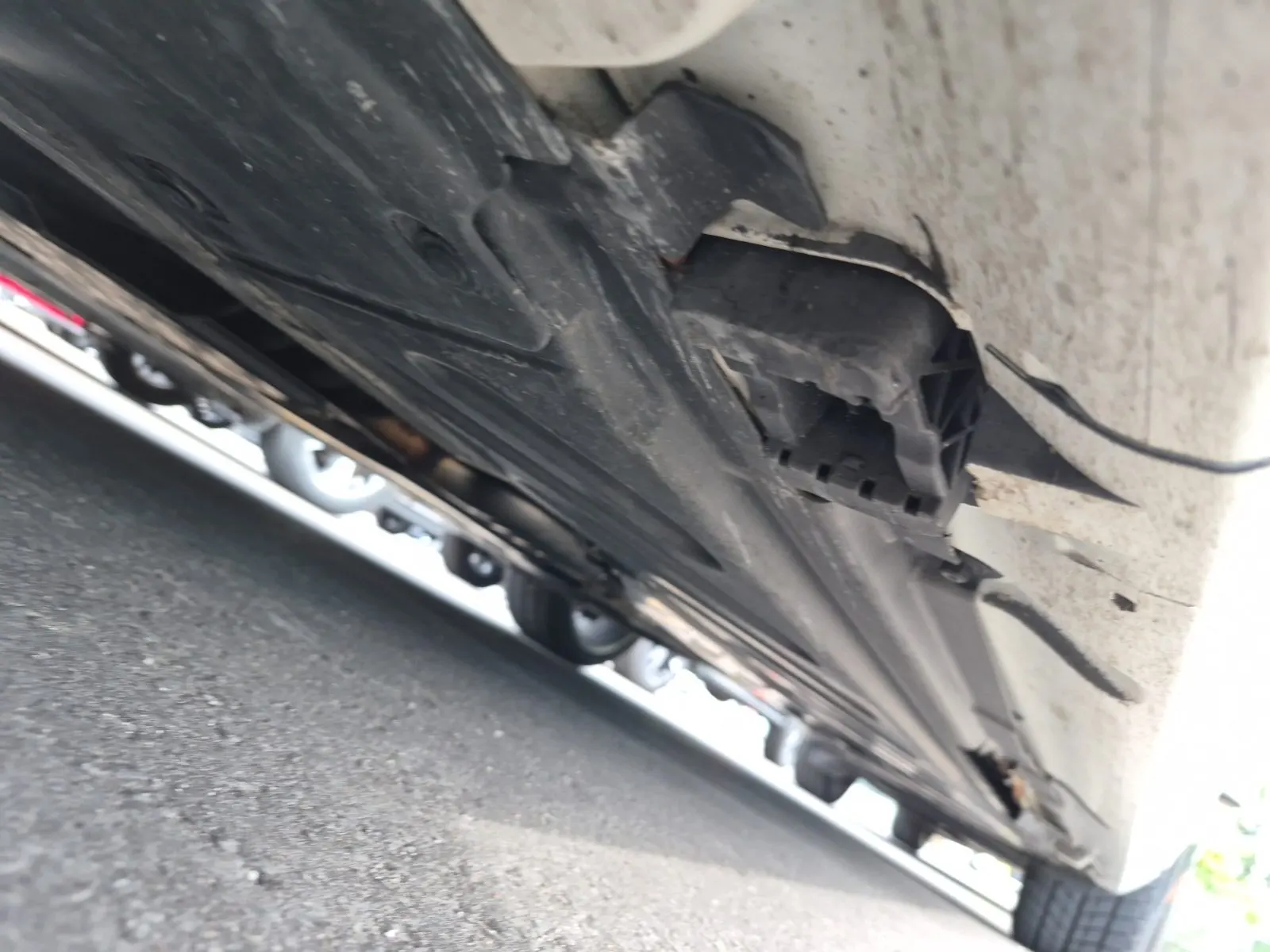 Undercarriage - Driver Photo