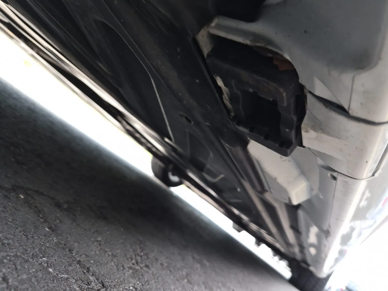 Undercarriage - Passenger Photo