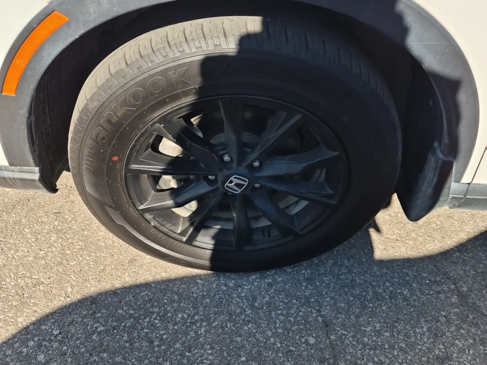 Front driver wheel/tire photo