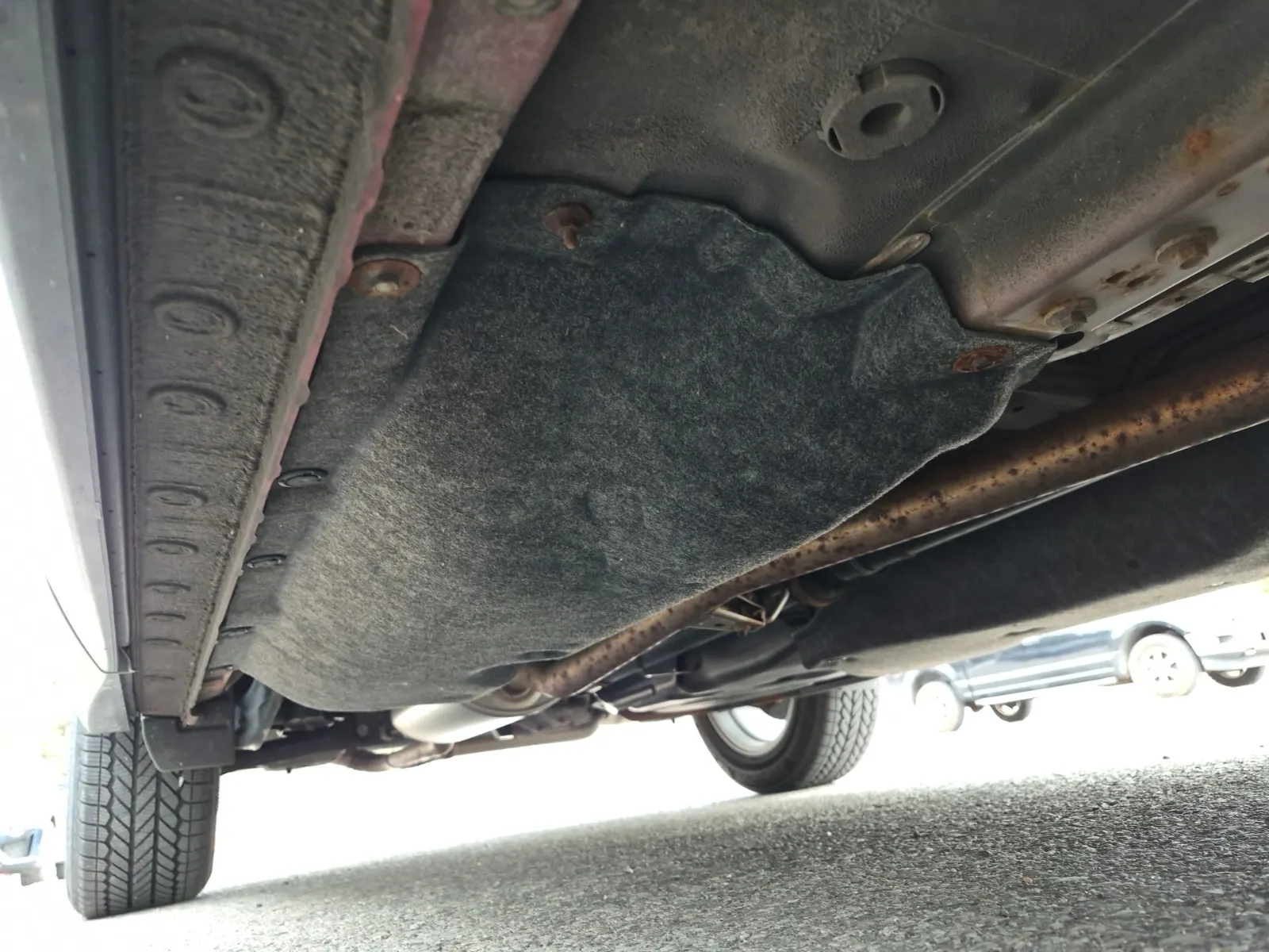 Undercarriage - Passenger Photo