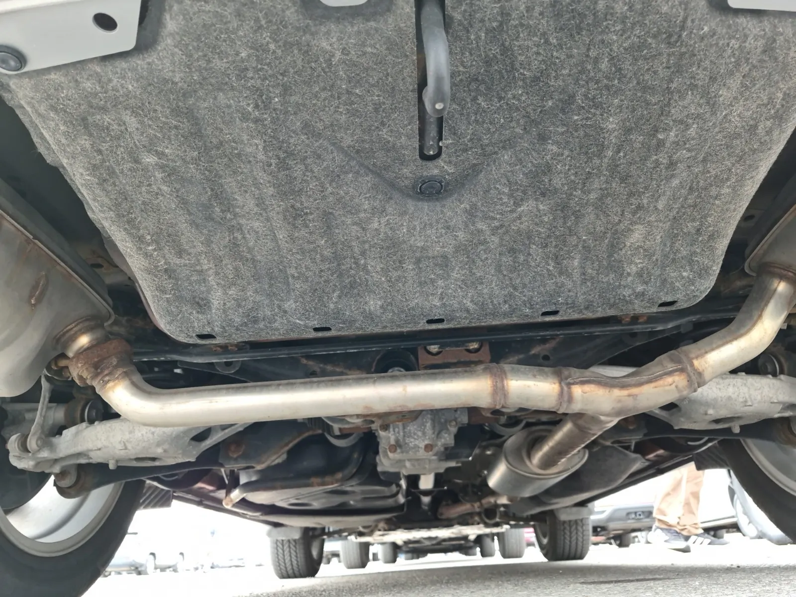 Undercarriage - Rear Photo