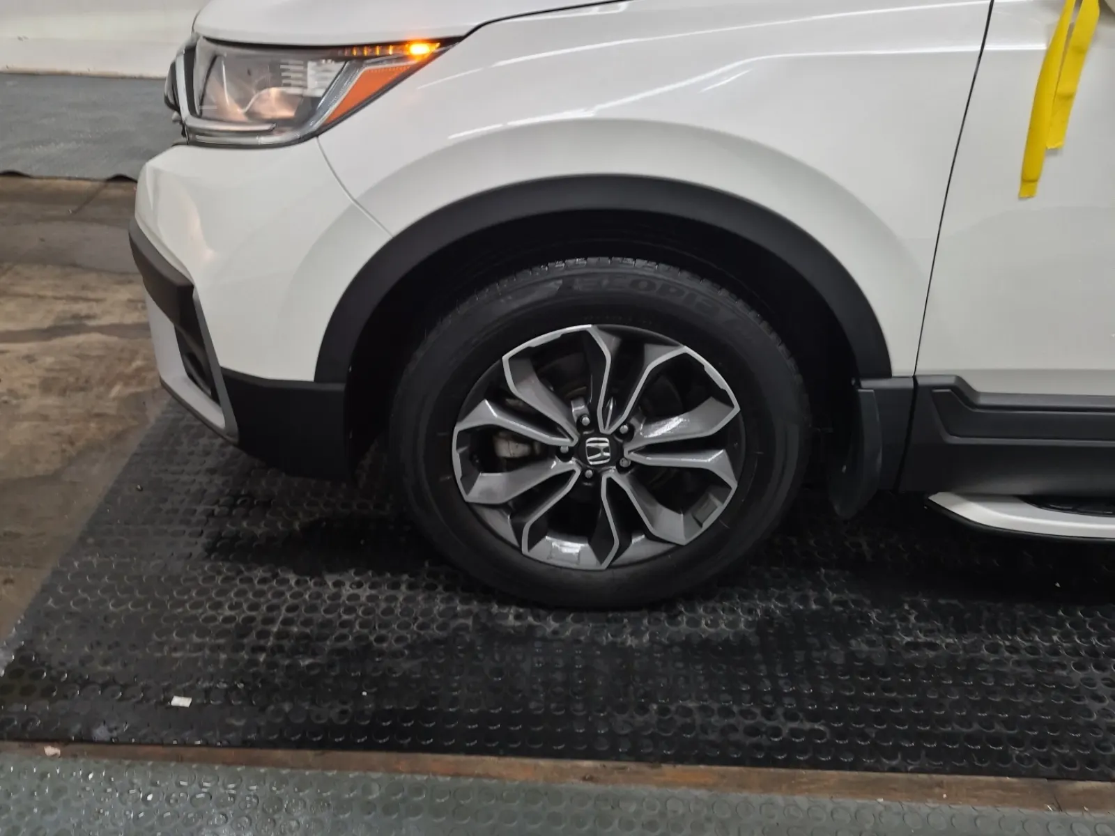 Front driver wheel/tire photo