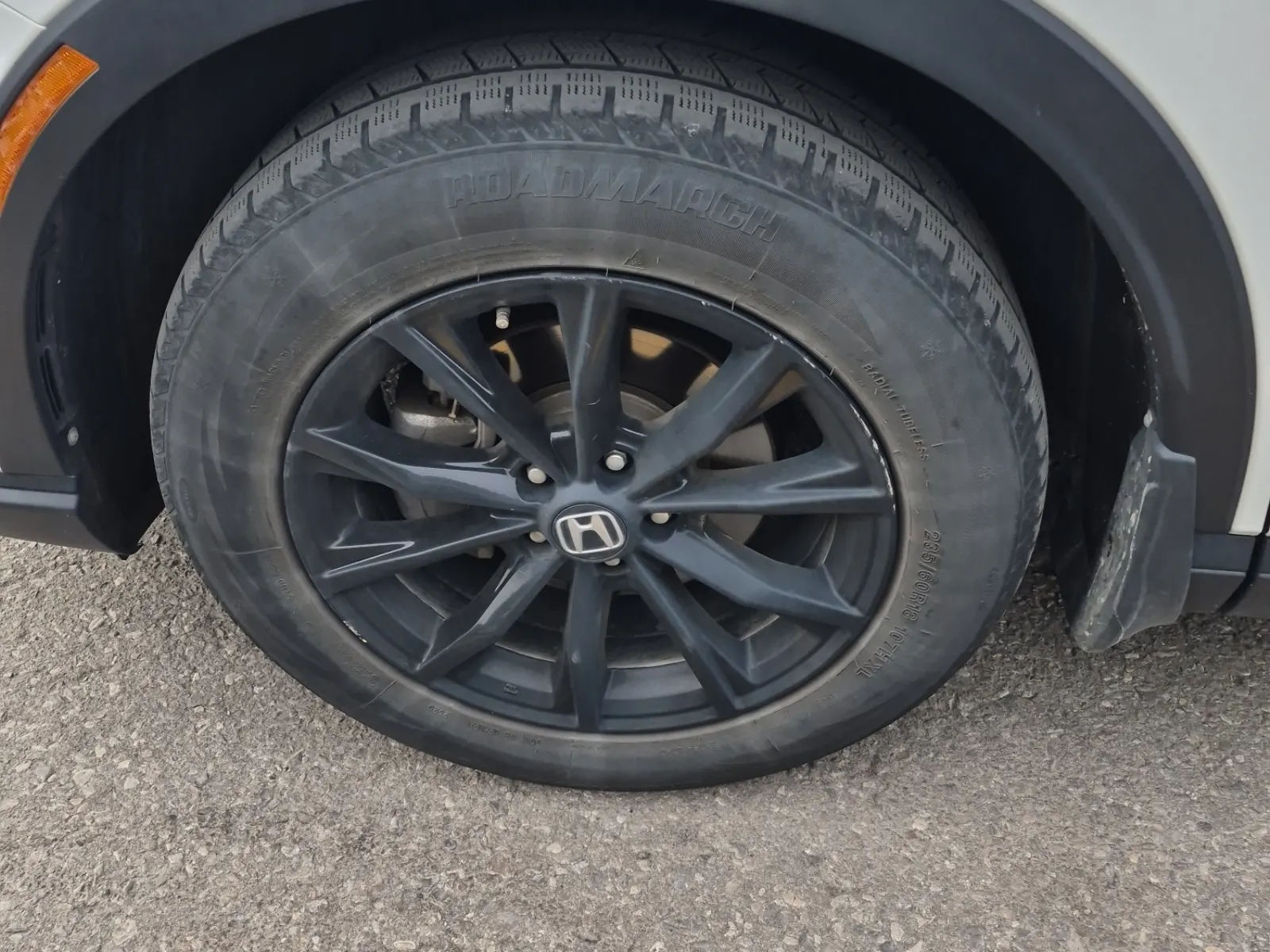 Front driver wheel/tire photo