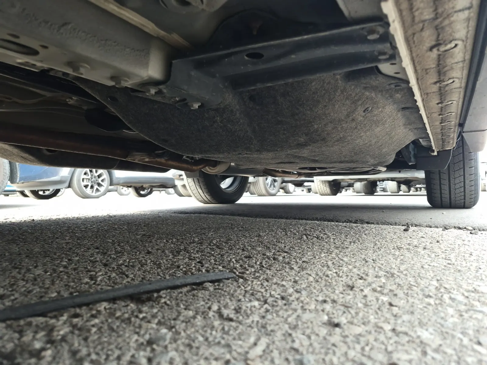 Undercarriage - Driver Photo
