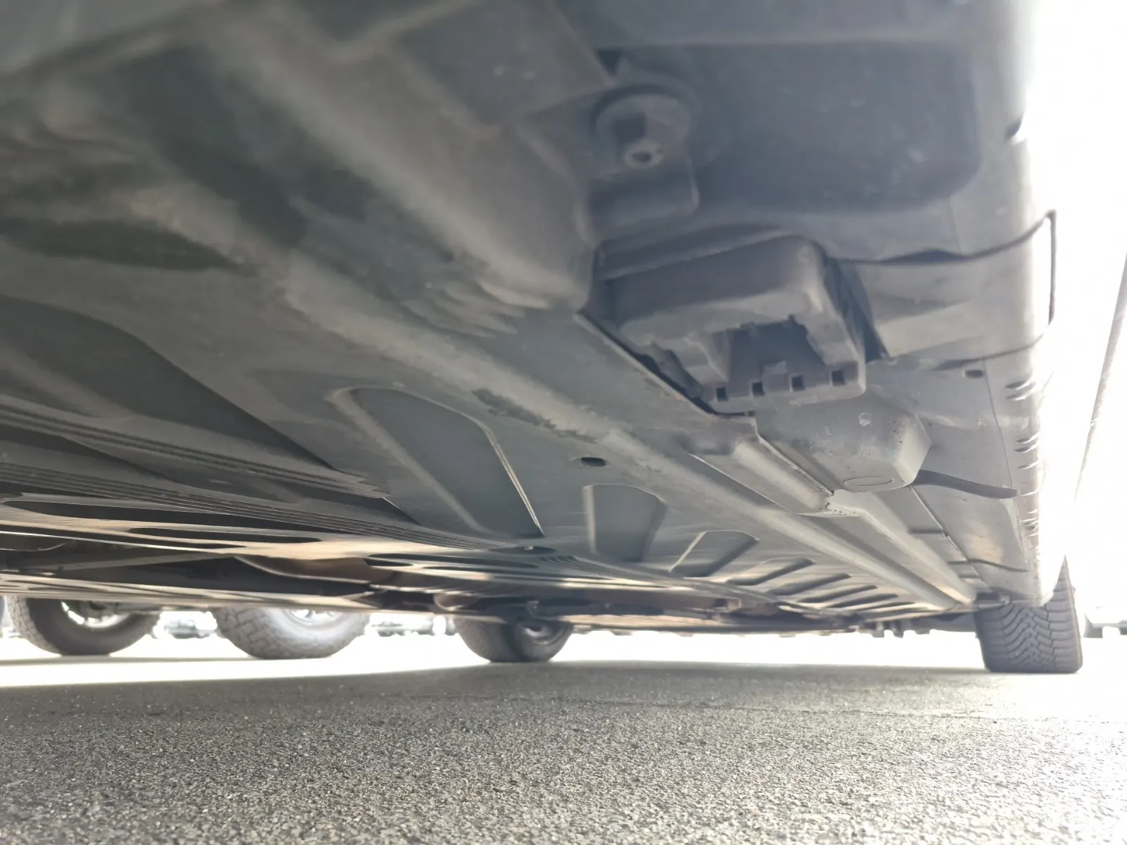 Undercarriage - Passenger Photo