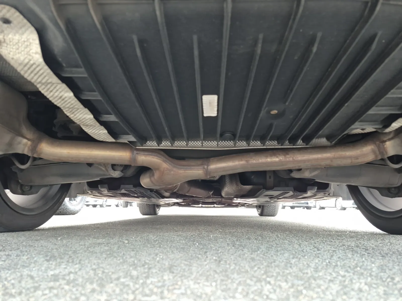 Undercarriage - Rear Photo