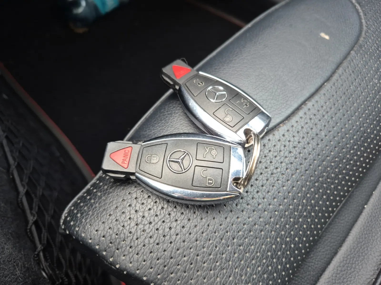Keys/Fobs/Manual Photo