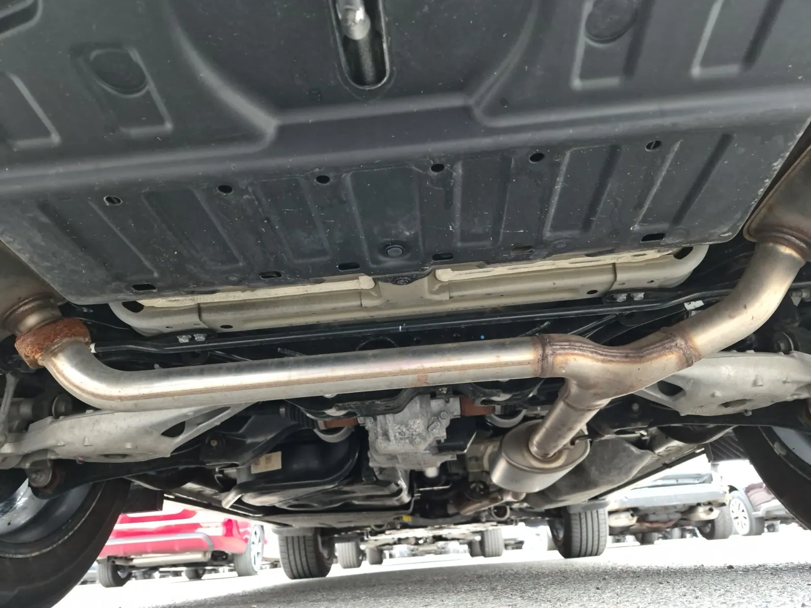 Undercarriage - Rear Photo